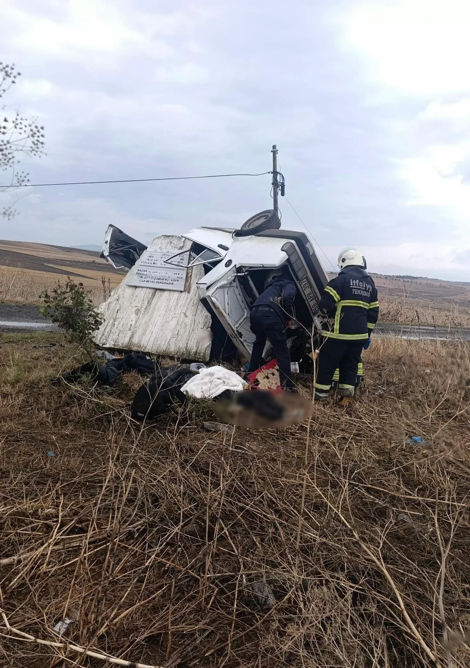 HEYELAN BÖLGESİNDE YOLDAN ÇIKAN OTOMOBİL TAKLA ATTI.