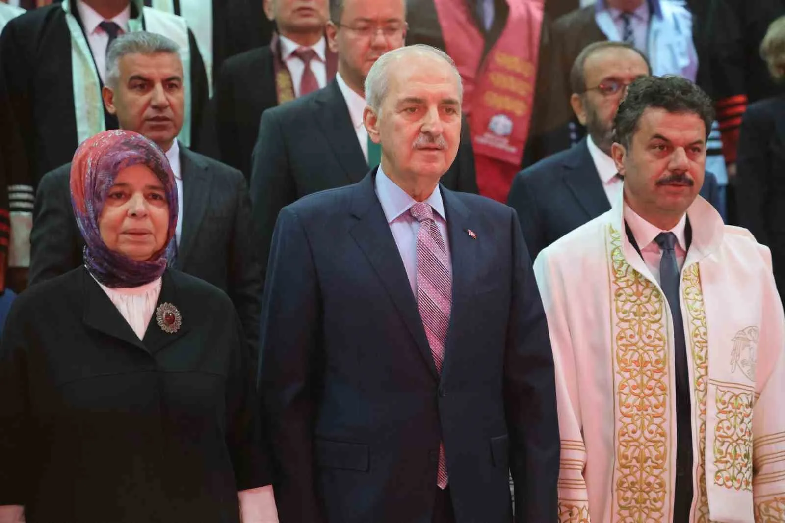 SELÇUK ÜNİVERSİTESİNDE (SÜ) 2026-2027 AKADEMİK YILI AÇILIŞ TÖRENİ TÜRKİYE BÜYÜK MİLLET MECLİSİ (TBMM) BAŞKANI NUMAN KURTULMUŞ’UN KATILIMIYLA YAPILDI. AKADEMİK YIL AÇILIŞ TÖRENİ, SULTAN ALPARSLAN KÜLTÜR MERKEZİ 30 AĞUSTOS SALONUNA GERÇEKLEŞTİRİLDİ