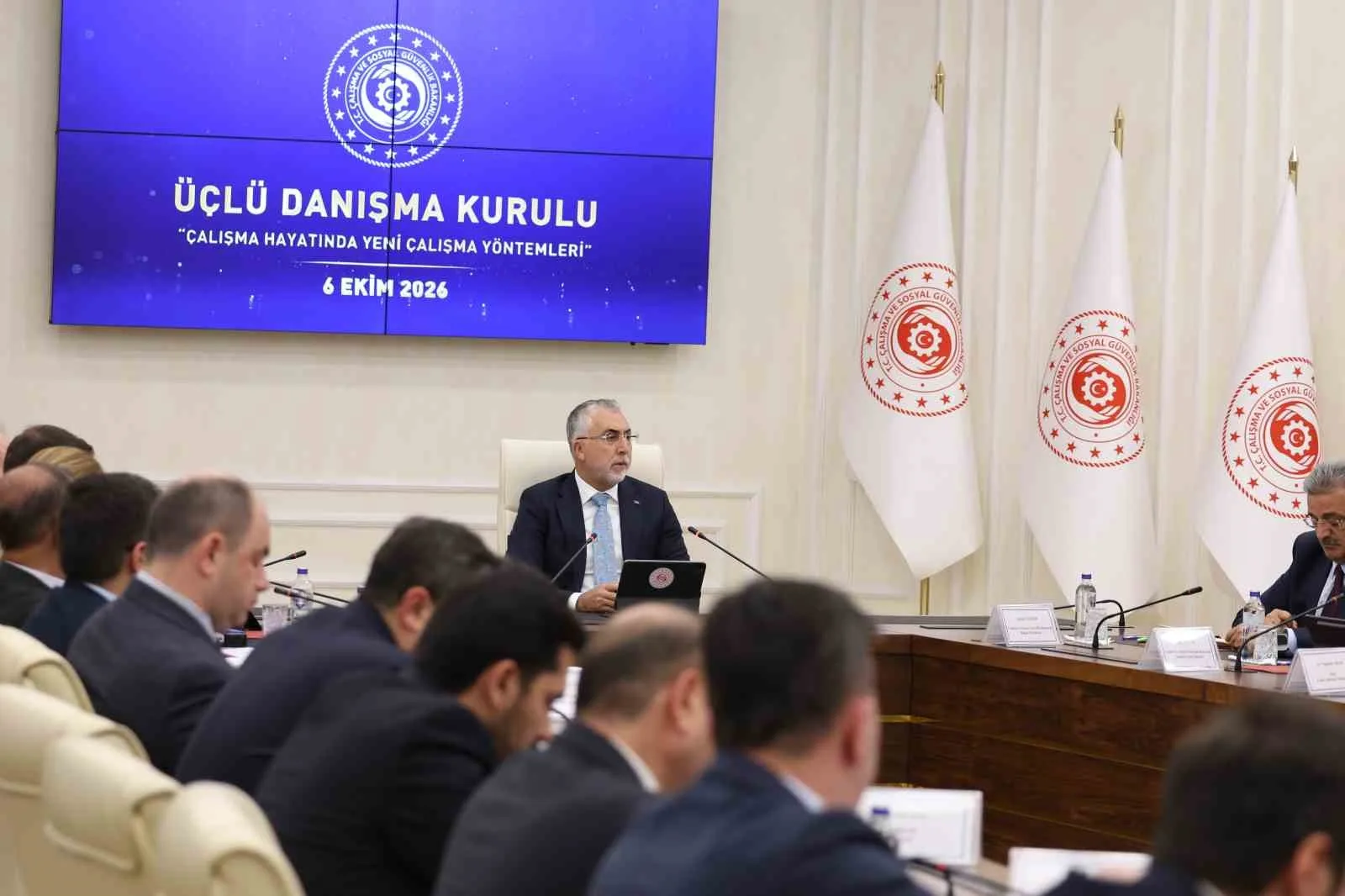 ÇALIŞMA VE SOSYAL GÜVENLİK BAKANI VEDAT IŞIKHAN, "İŞSİZLİK ORANIMIZ YAKLAŞIK 40 AYDIR TEK HANELİ SEVİYELERDE SEYREDİYOR VE SON AÇIKLANAN AĞUSTOS VERİSİNDE DE YÜZDE 7,8’E GERİLEMİŞ DURUMDA" DEDİ.