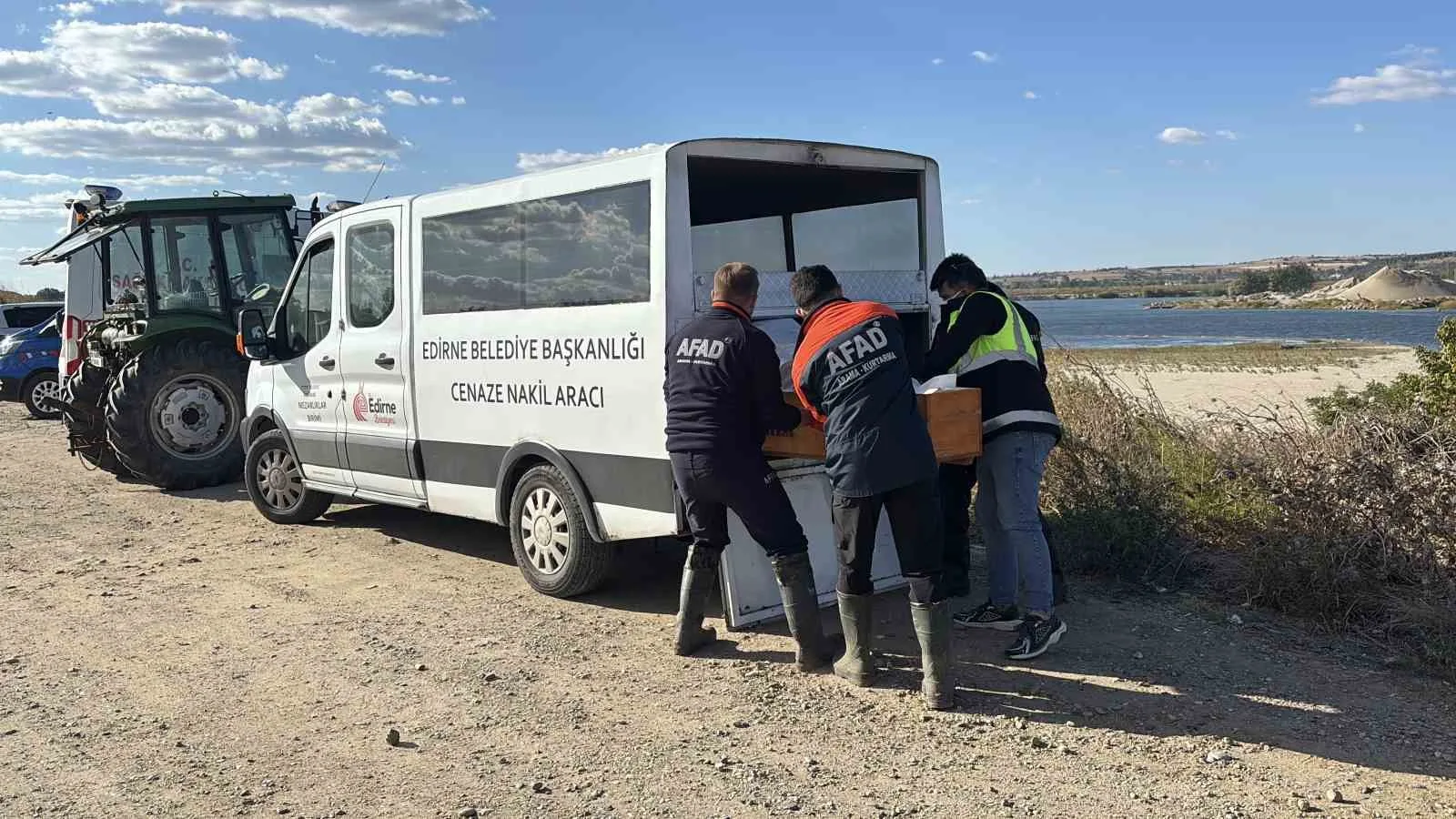EDİRNE’DE MERİÇ NEHRİ’NDE ERKEK CESEDİ BULUNDU