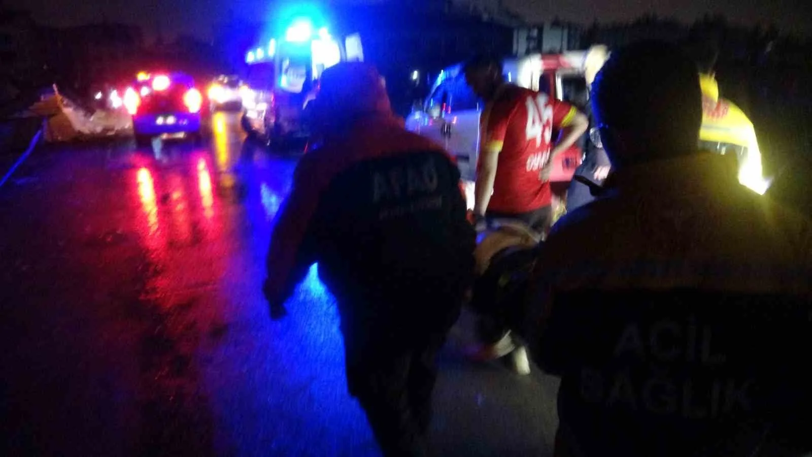 ANTALYA'DA HORTUMUN VURDUĞU 2 KONTEYNERDEKİ İŞÇİLERDEN 5'İ HAYATINI KAYBETTİ, 1 İŞÇİ YARALANDI.