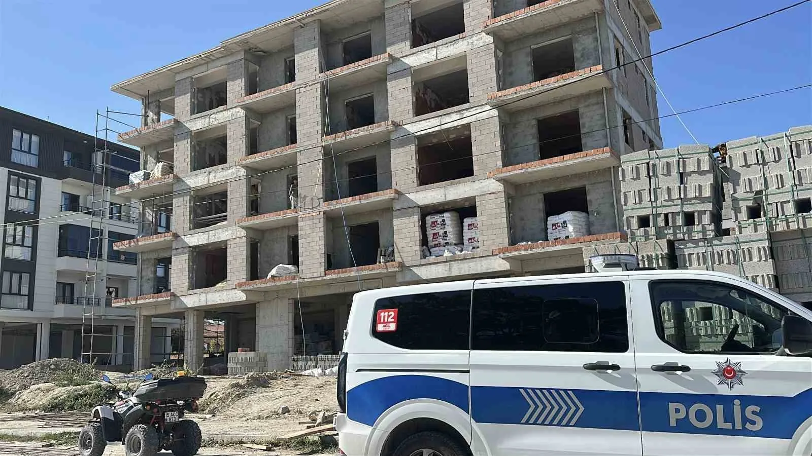 BURDUR’DA BİR İNŞAATTA ÇATI USTASI OLARAK ÇALIŞAN ADAM, İNŞAATTA GEÇİRDİĞİ KALP KRİZİ SONUCU HAYATINI KAYBETTİ.