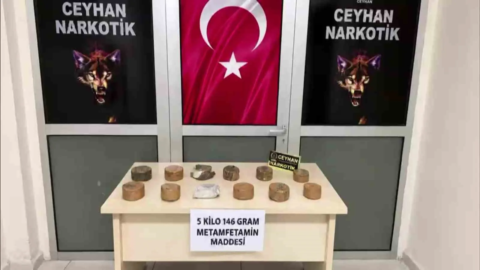 ADANA’NIN CEYHAN İLÇESİNDE UYUŞTURUCU MADDE TİCARETİNE YÖNELİK DÜZENLENEN PLANLI OPERASYONDA 8 KİLO 316 GRAM METAMFETAMİN ELE GEÇİRİLİRKEN, GÖZALTINA ALINAN 12 ŞÜPHELİ TUTUKLANDI.