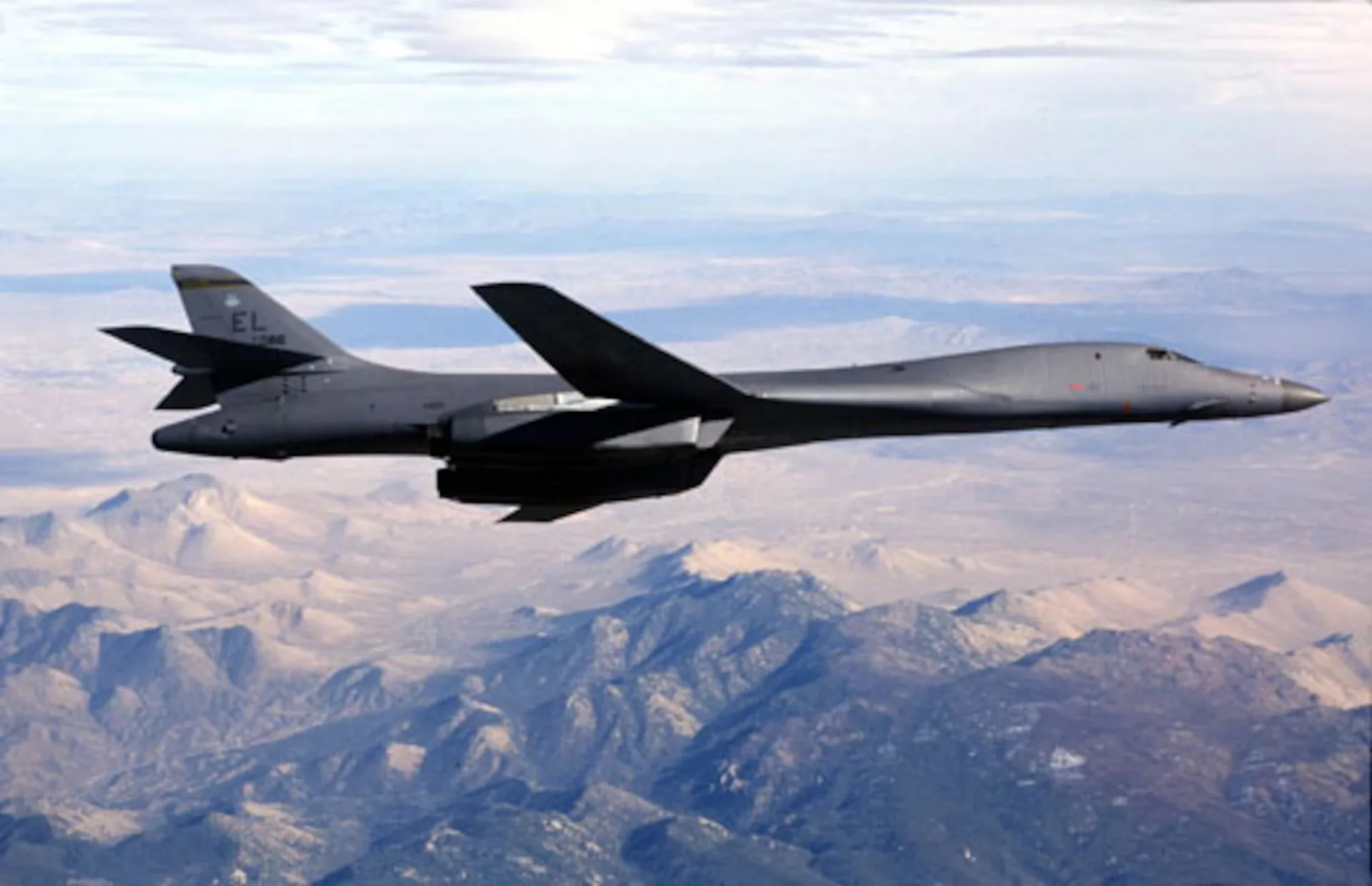 ABD, RAF Fairford'daki tüm bombardıman uçaklarını çekti