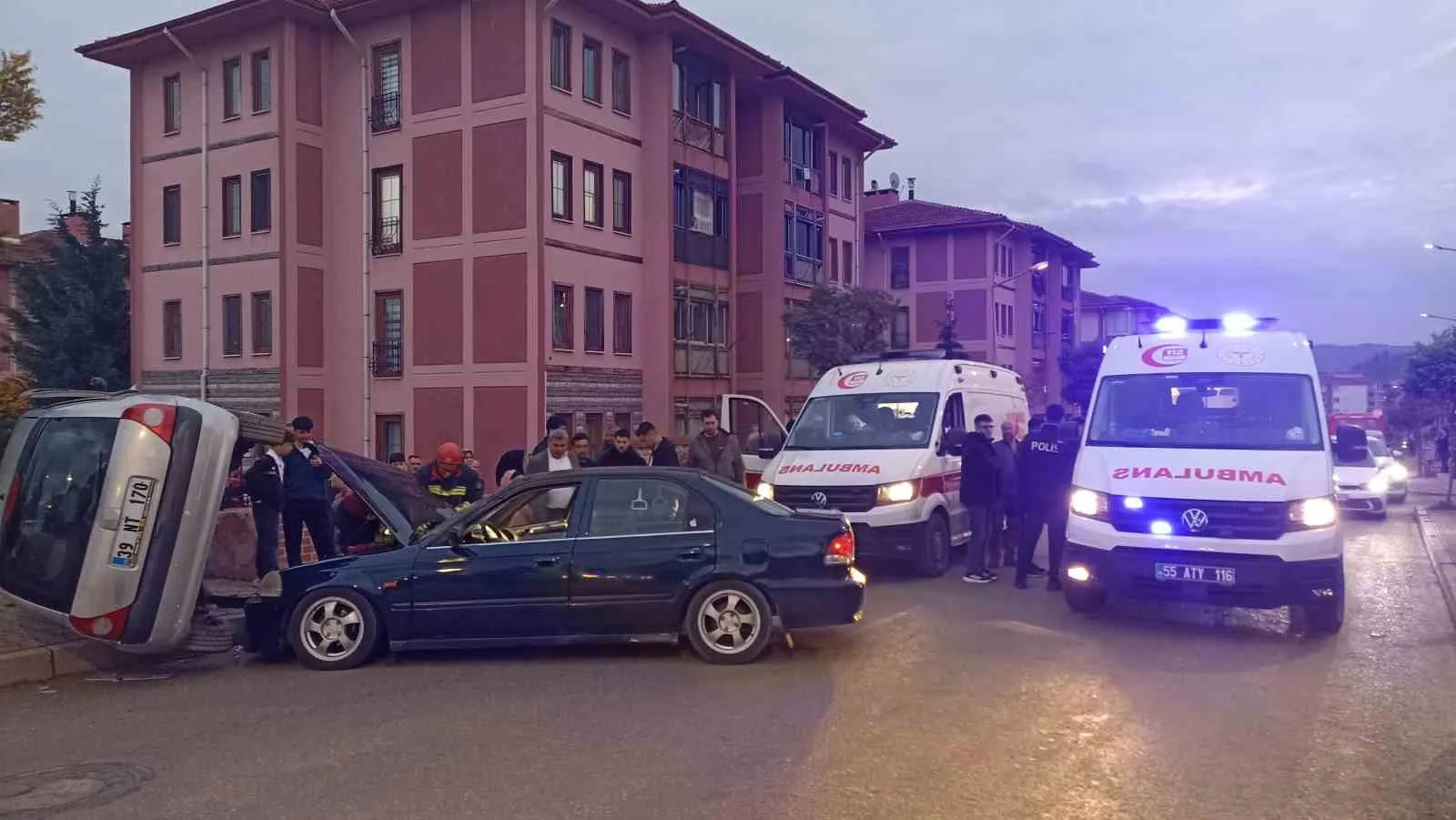 HAVZA'DA İKİ OTOMOBİL ÇARPIŞTI: 4 YARALI