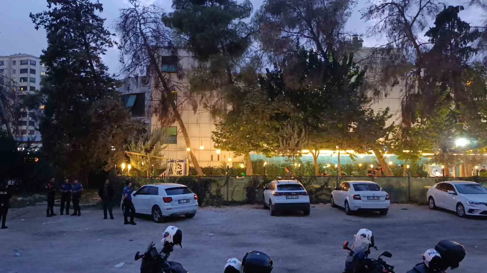 ŞANLIURFA'DA POLİSLE ÇATIŞAN FİRARİ ŞÜPHELİ KENDİ SİLAHIYLA YAŞAMINA SON VERDİ