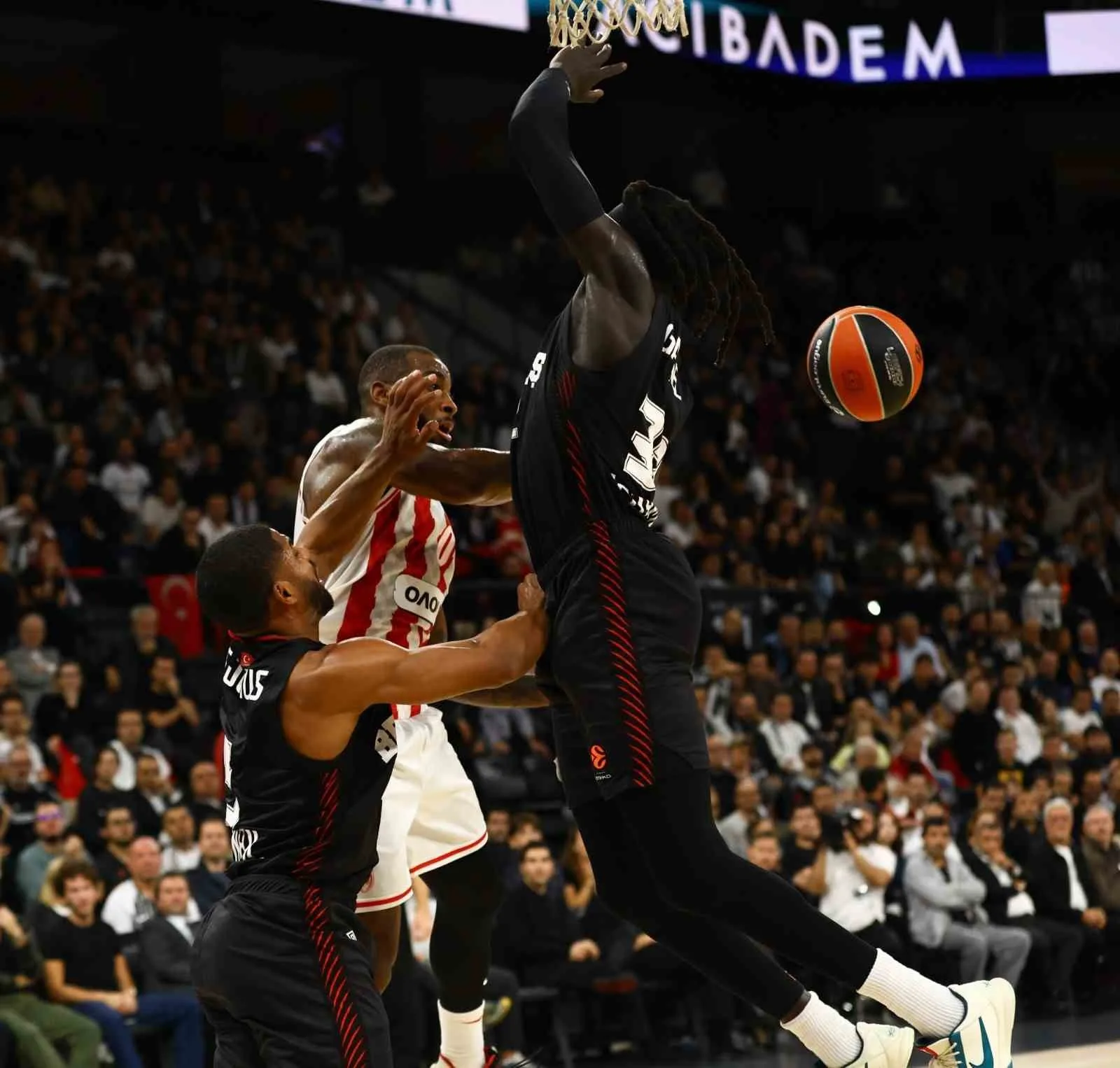 EUROLEAGUE'İN 8. HAFTASINDA BEŞİKTAŞ, SAHASINDA KARŞILAŞTIĞI YUNAN EKİBİ OLYMPİAKOS'A 81-73 MAĞLUP OLDU.