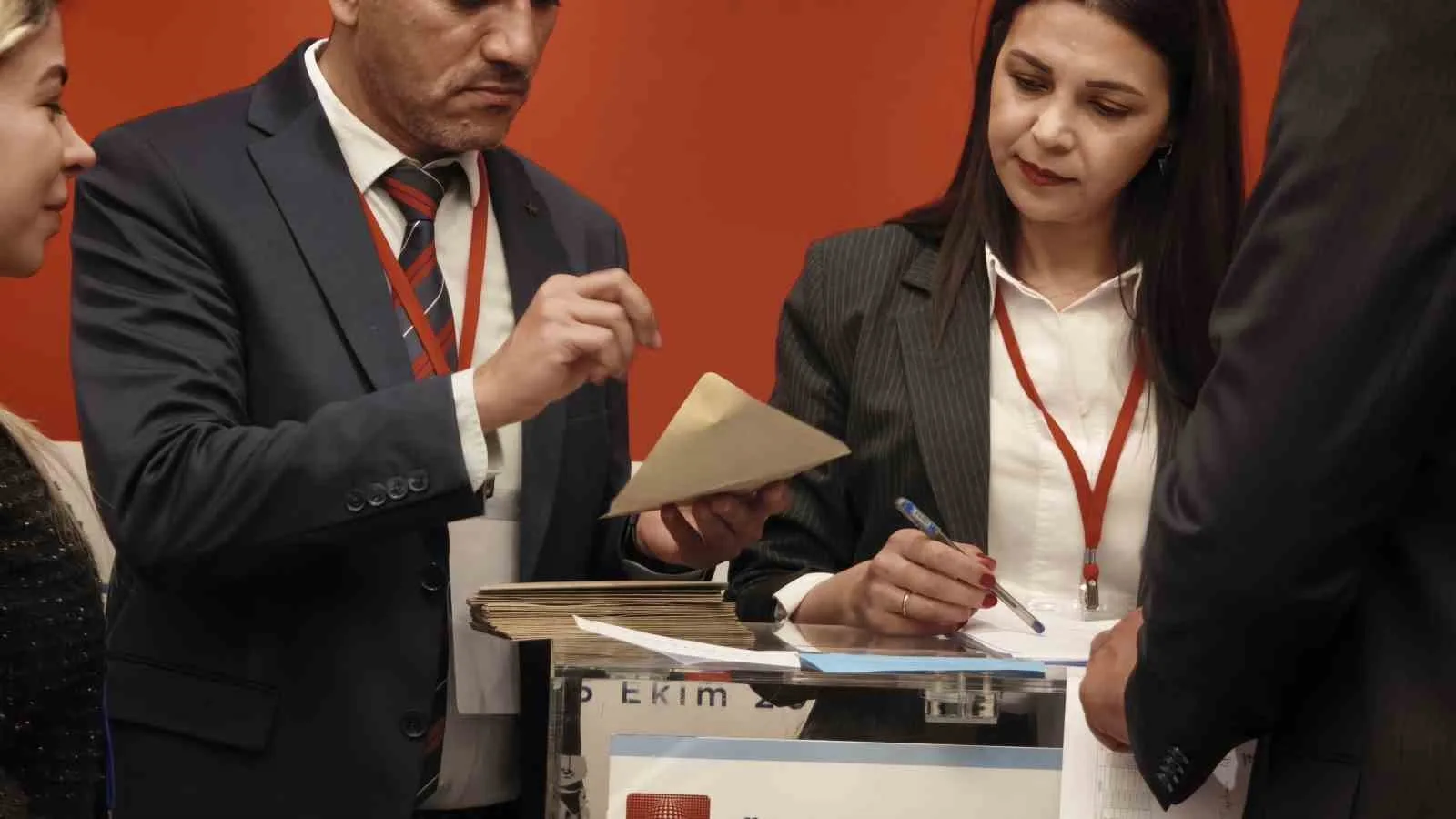 TÜRKİYE BELEDİYELER BİRLİĞİ (TBB) MECLİSİ BAŞKAN VEKİLİ SEÇMEK ÜZERE TOPLANTI. TOPLANTIDA TBB BAŞKAN VEKİLİ ESKİŞEHİR BELEDİYE BAŞKANI AYŞE ÜNLÜCE OLDU.