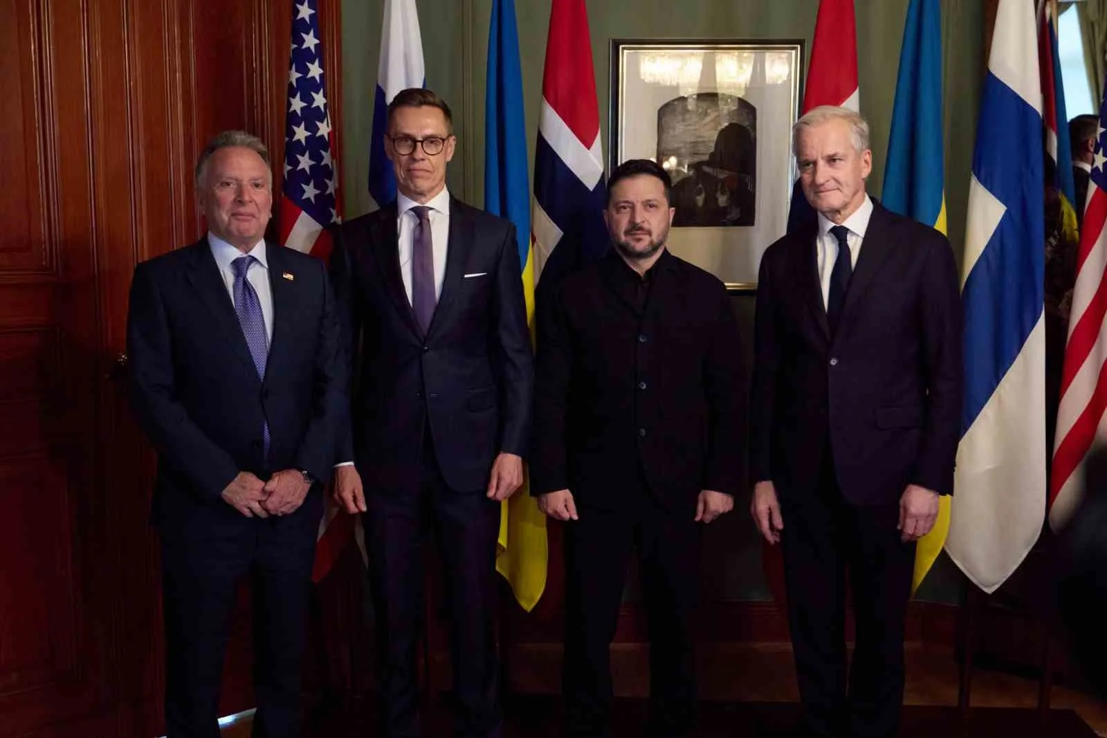 NORVEÇ BAŞBAKANI JONAS GAHR STORE VE FİNLANDİYA CUMHURBAŞKANI ALEXANDER STUBB, NORVEÇ'İN BAŞKENTİ OSLO'DA UKRAYNA DEVLET BAŞKANI VLADİMİR ZELENSKİY VE ABD BAŞKANI DONALD TRUMP'IN ORTA DOĞU ÖZEL TEMSİLCİSİ STEVE WİTKOFF İLE BİR ARAYA GELDİ.