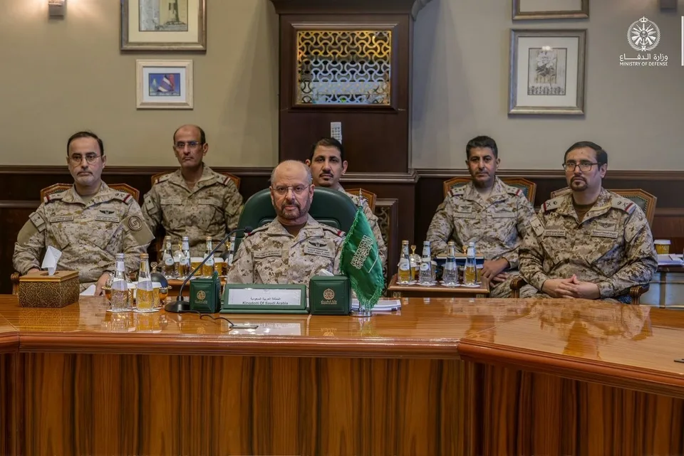 GENELKURMAY BAŞKANI SELÇUK BAYRAKTAROĞLU, PAKİSTAN GENELKURMAY BAŞKANI ASİM MUNİR VE SUUDİ ARABİSTAN GENELKURMAY BAŞKANI ORGENERAL FAYYADH BİN HAMED AL-RUWAİLİ, RİYAD'DA GERÇEKLEŞTİRİLEN TOPLANTIDA CAYDIRICILIĞIN VE KOLEKTİF SAVUNMANIN GÜÇLENDİRİLMESİNE KATKI SAĞLAYACAK ŞEKİLDE 3 ÜLKENİN SİLAHLI KUVVETLERİ ARASINDAKİ İŞ BİRLİĞİNİ İLERLETMENİN, İSTİHBARAT İŞ BİRLİĞİ, ASKERİ KOORDİNASYON VE KABİLİYET ENTEGRASYONUNU GELİŞTİRMENİN YOLLARINI ELE ALDI.