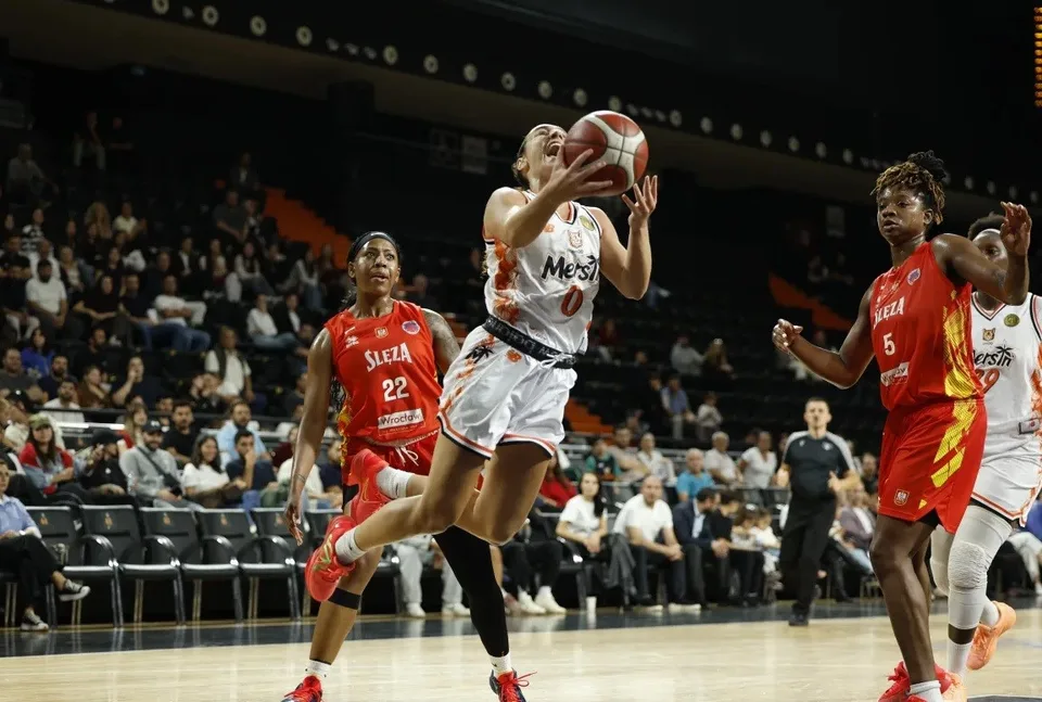 FIBA KADINLAR AVRUPA KUPASI D GRUBU İLK MAÇINDA ÇİMSA ÇBK MERSİN, POLONYA'NIN SLEZA WROCLAW TAKIMINI 72-59 YENDİ.