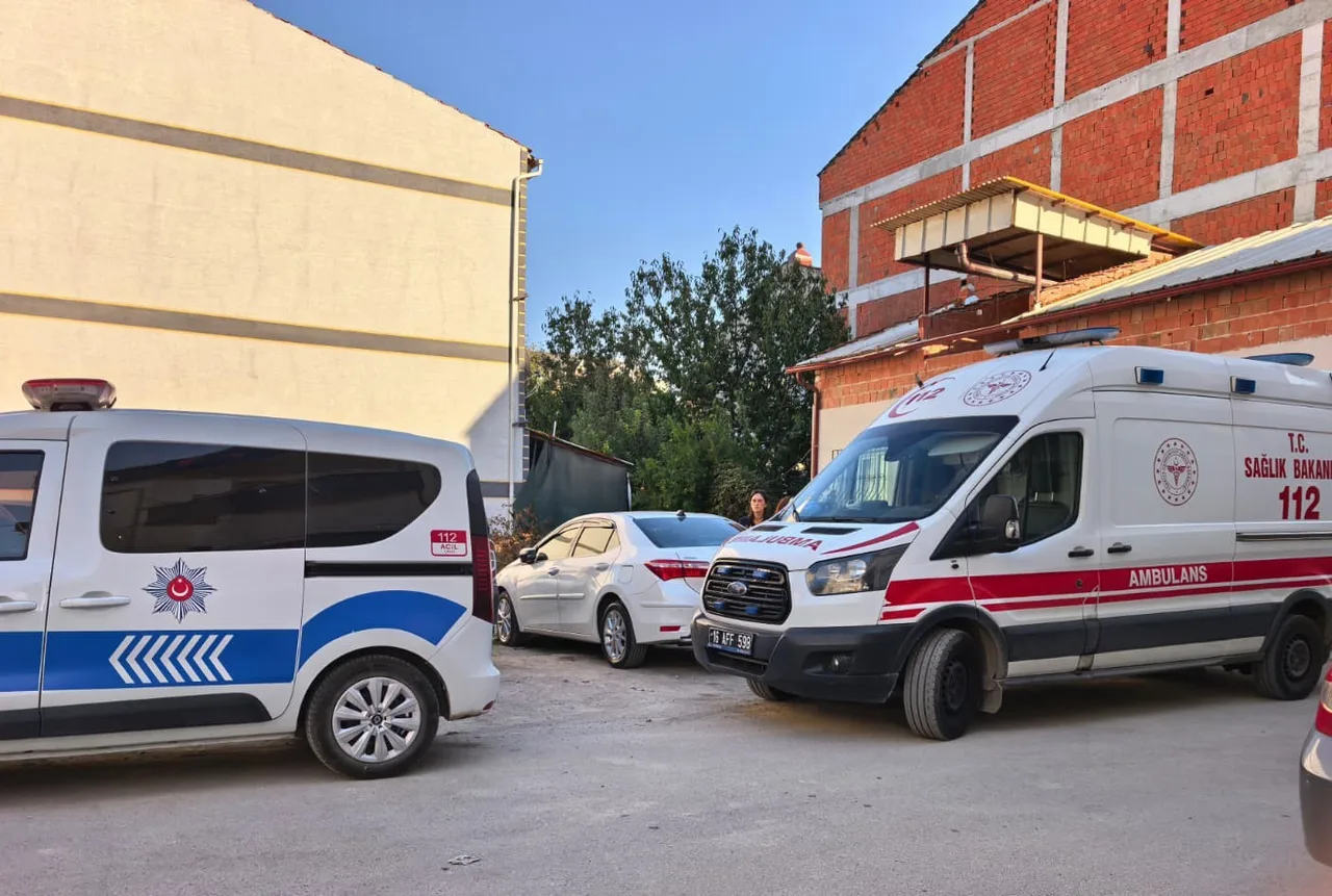BURSA’NIN İNEGÖL İLÇESİNDE SABAHATTİN AYINTAP (63), AİLESİ TARAFINDAN EVİNDE HAREKETSİZ HALDE BULUNDU. OLAY YERİNE SEVK EDİLEN SAĞLIK EKİPLERİ, ŞAHSIN HAYATINI KAYBETTİĞİNİ BELİRLEDİ.