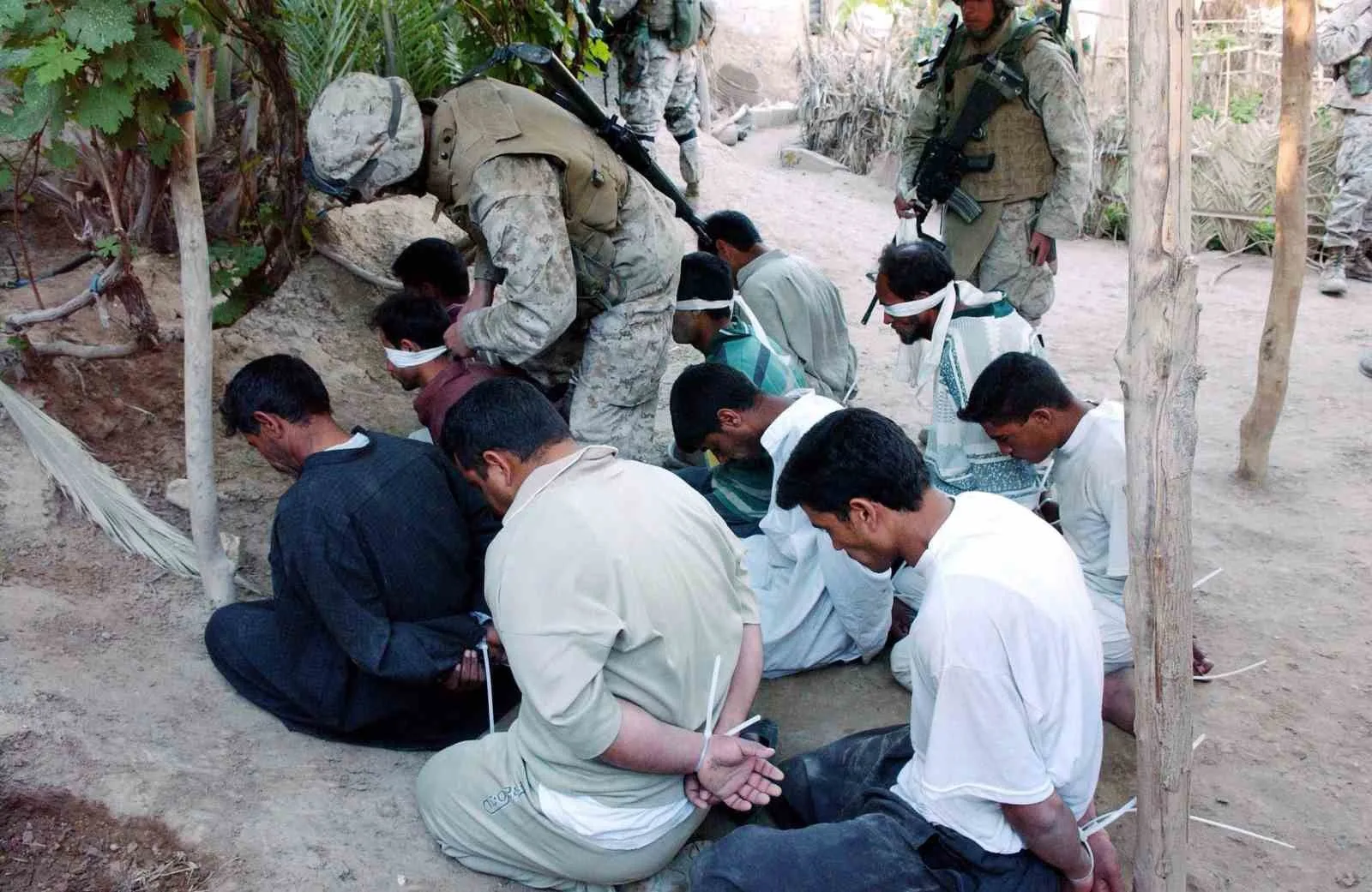 ABD ORDUSU, KİMYASAL SİLAH BULUNDUĞU BAHANESİYLE İŞGAL ETTİĞİ IRAK’TAN 23 YIL SONRA ÇEKİLDİ. AMERİKAN İŞGALİ ÜLKEDE İSYANLAR, TERÖR VE İÇ SAVAŞI TETİKLERKEN, SADECE DOĞRUDAN ÇATIŞMALAR NEDENİYLE EN AZ 200 BİN SİVİL HAYATINI KAYBETTİ.