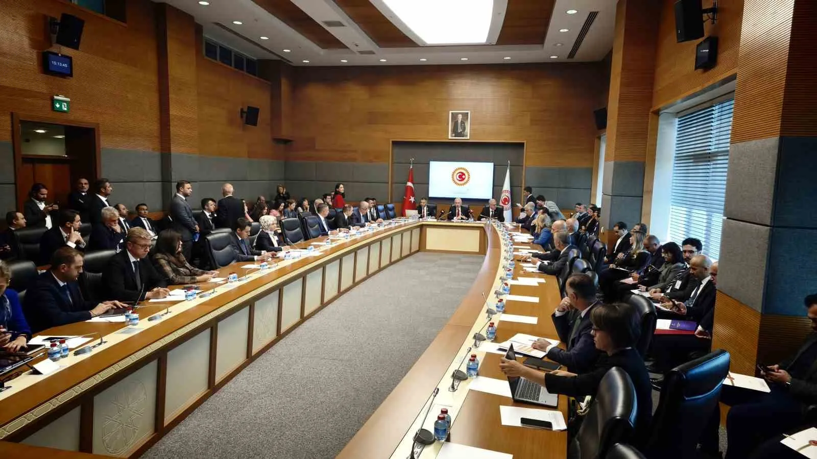BAYINDIRLIK, İMAR, ULAŞTIRMA VE TURİZM KOMİSYONUNDA 'YABANCI DİJİTAL KONAKLAMA PLATFORMLARI KANUNU TEKLİFİ' GÖRÜŞÜLDÜ.
