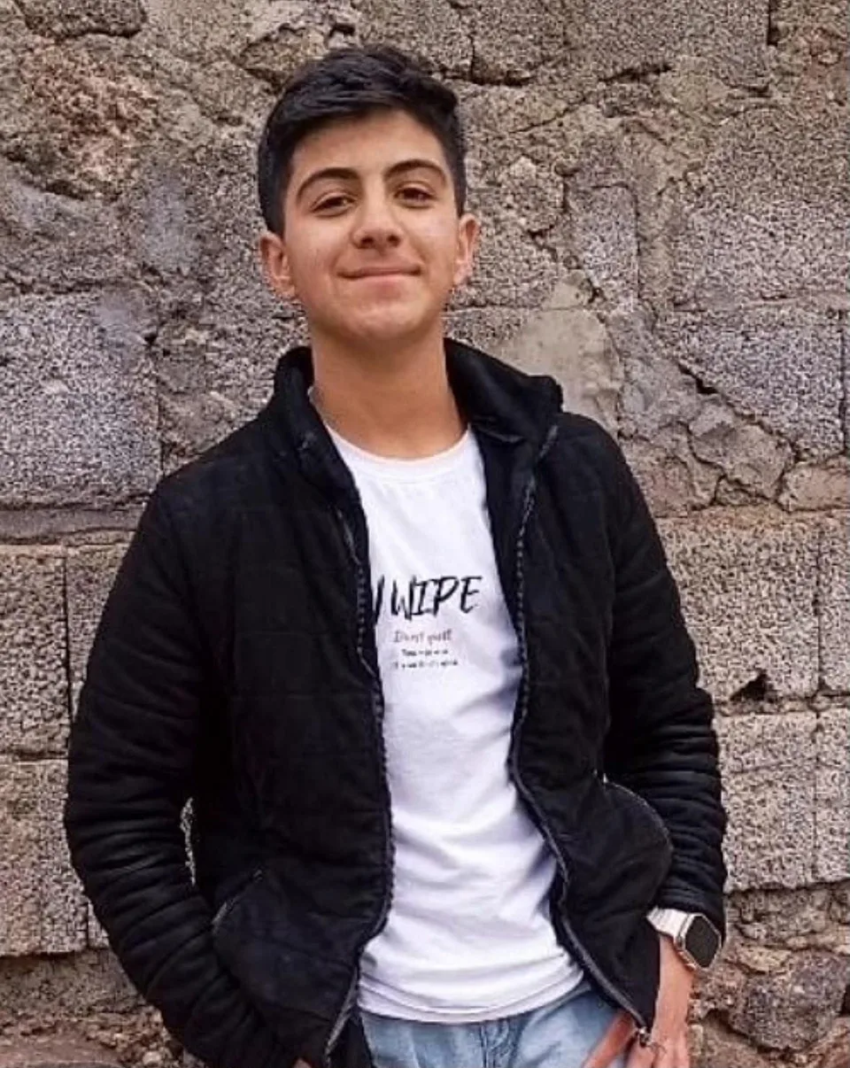 BİNGÖL’ÜN SOLHAN İLÇESİNDE OKULUN MUTFAĞINDA KULLANILAN YÜK ASANSÖRÜNDE KAFASI SIKIŞARAK AĞIR YARALANAN 9. SINIF ÖĞRENCİSİ ABDULKERİM DEMİR, TEDAVİ GÖRDÜĞÜ HASTANEDE HAYATINI KAYBETTİ.