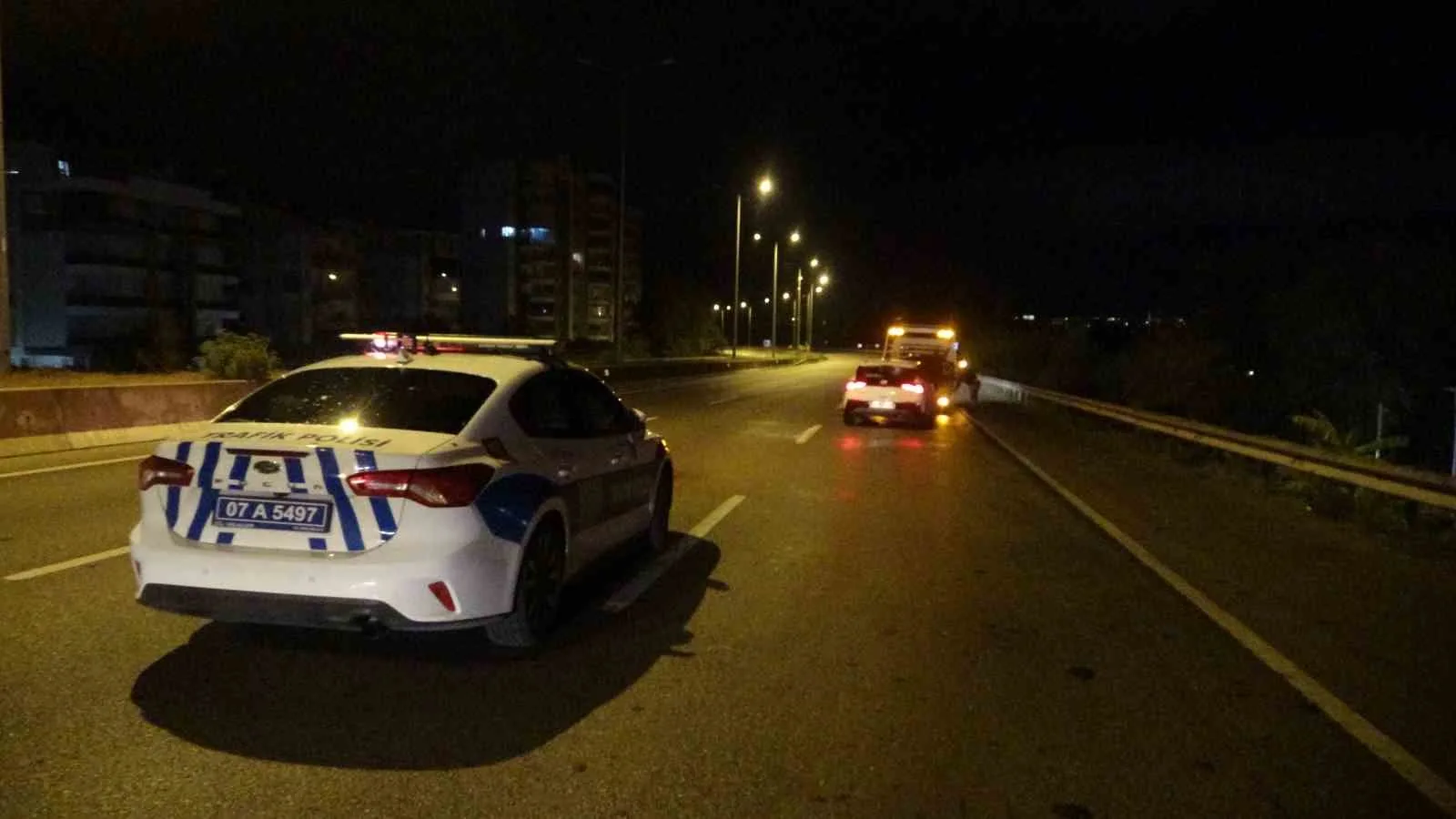ANTALYA’DA AYNI İSTİKAMETTE GİDEN OTOMOBİL İLE MOTOSİKLETİN ÇARPIŞMASI SONUCU MEYDANA GELEN TRAFİK KAZASINDA 22 YAŞINDAKİ GENÇ YAŞAMINI YİTİRDİ.