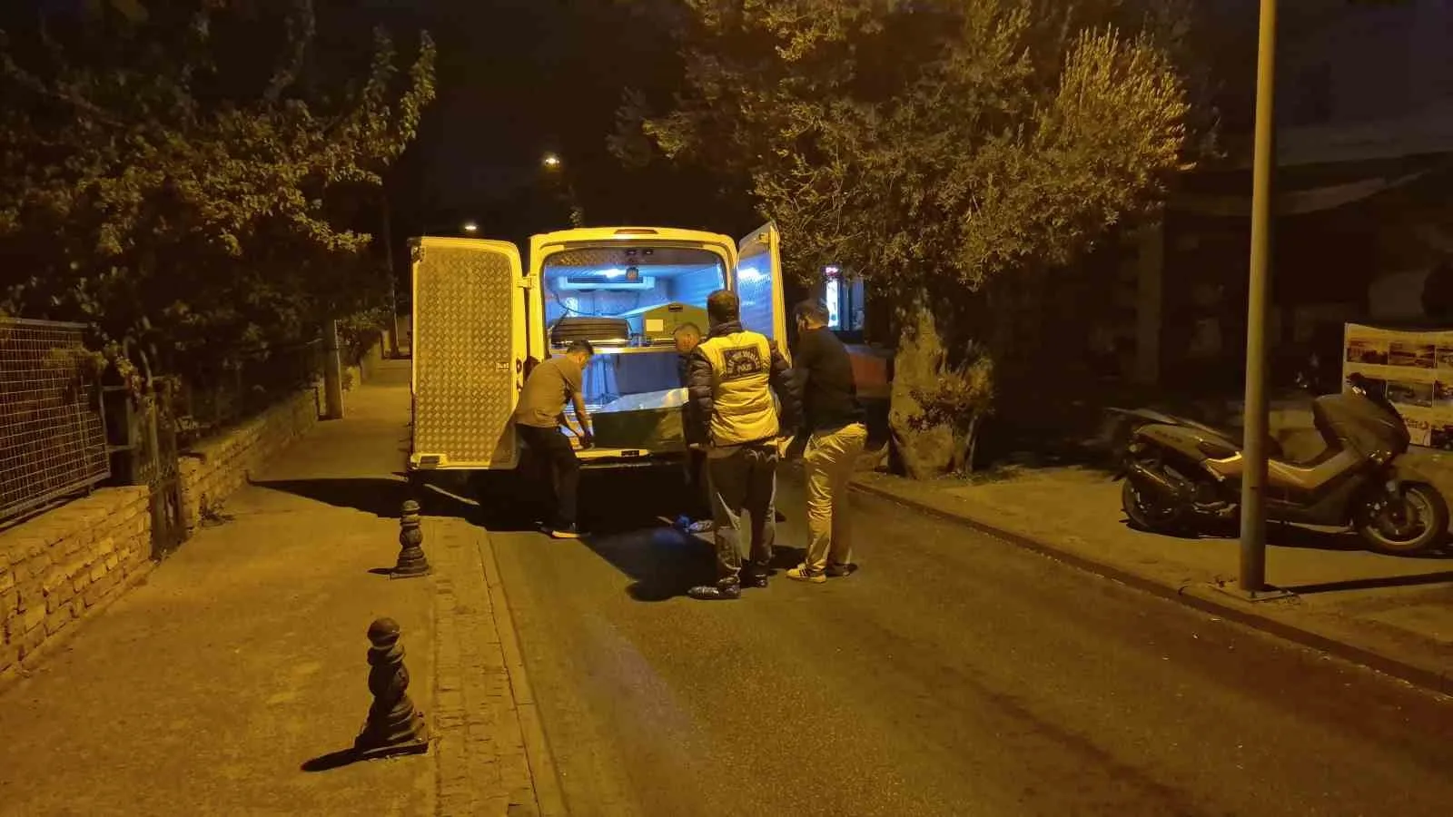 MUĞLA'NIN BODRUM İLÇESİNDE GÜRÜLTÜ MESELESİNDEN ÇIKAN KAVGADA 1 KİŞİ BIÇAKLANARAK ÖLDÜRÜLDÜ