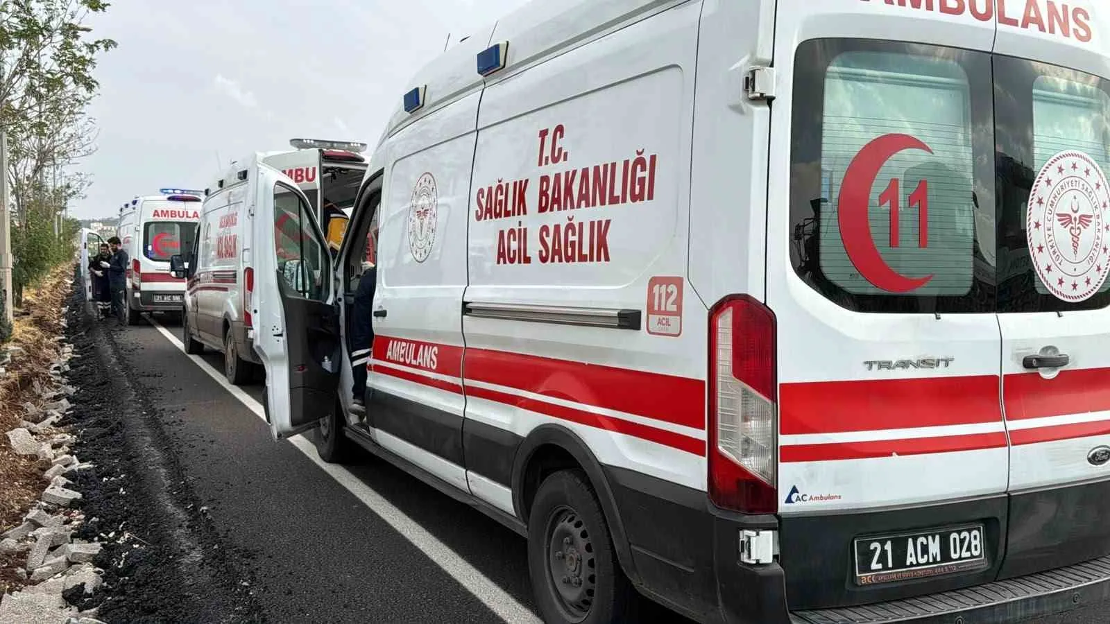DİYARBAKIR’DA İKİ ARACIN ÇARPIŞMASI SONUCU MEYDANA GELEN TRAFİK KAZASINDA 3 KİŞİ YARALANDI.