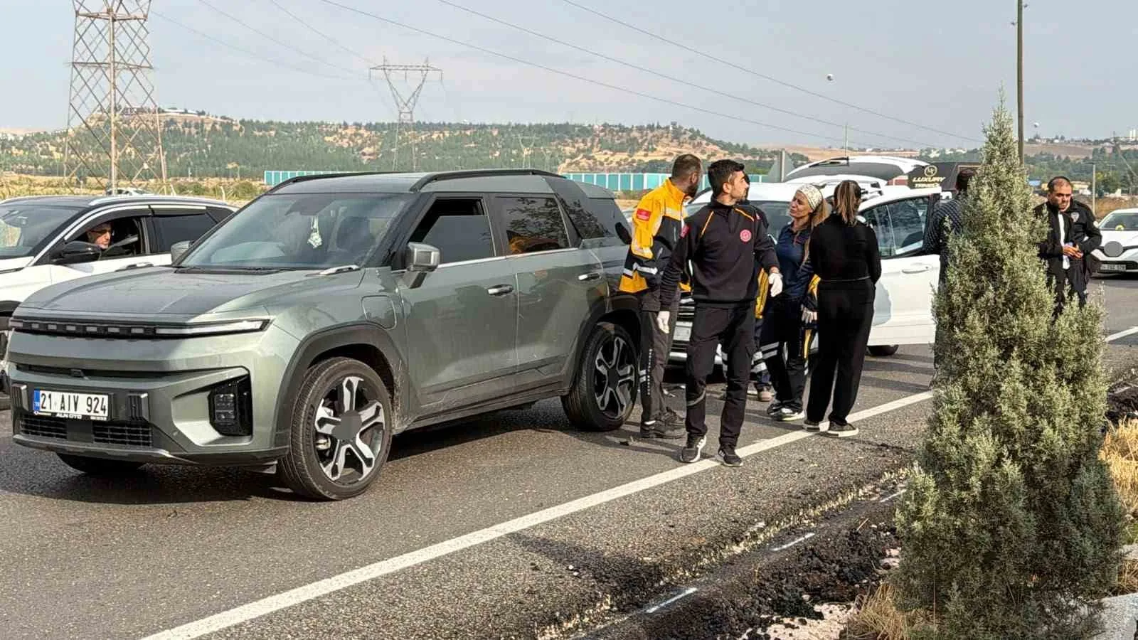 DİYARBAKIR’DA İKİ ARACIN ÇARPIŞMASI SONUCU MEYDANA GELEN TRAFİK KAZASINDA 3 KİŞİ YARALANDI.
