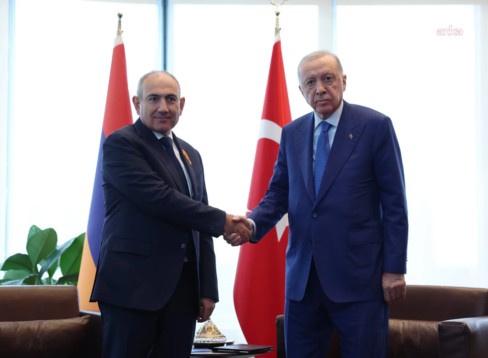 Recep Tayyip Erdoğan, Nikol Paşinyan ile görüştü