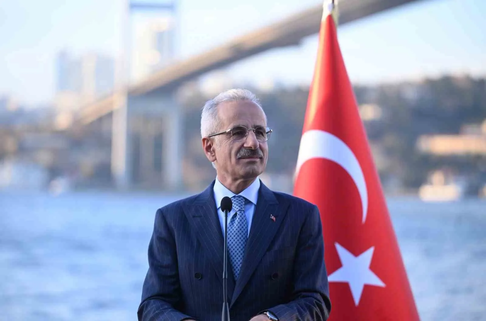 ULAŞTIRMA VE ALTYAPI BAKANI ABDULKADİR URALOĞLU, "TÜRK SAHİPLİ DENİZ TİCARET FİLOMUZ 1 TEMMUZ 2026 İTİBARIYLA 2 BİN 262 GEMİ VE 54,3 MİLYON DETVEYT TON (DWT) KAPASİTEYE ÇIKTI" DEDİ.