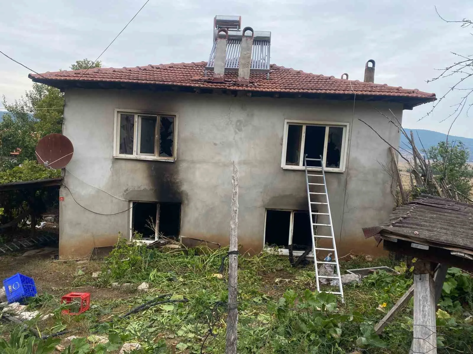 BİLECİK'TE ÇIKAN YANGINDA BABA-KIZ HAYATINI KAYBETTİ