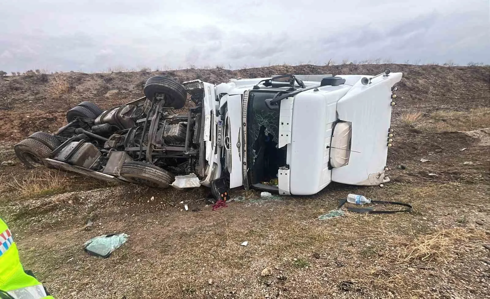 KONYA’NIN BEYŞEHİR İLÇESİNİ ANTALYA VE ISPARTA’YA BAĞLAYAN KARA YOLLARINDA MEYDANA GELEN ÜÇ AYRI TRAFİK KAZASINDA 6 KİŞİ YARALANDI.