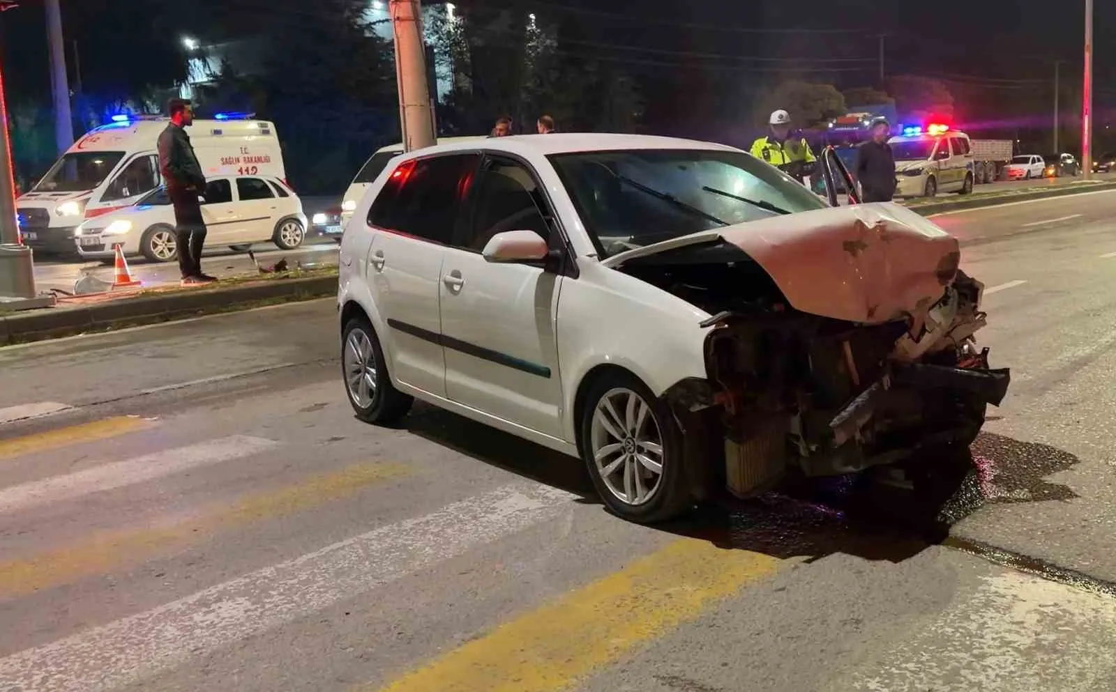 AKSARAY’DA 3 ARAÇ İLE BİR MOTOSİKLETİN KARIŞTIĞI ZİNCİRLEME TRAFİK KAZASINDA 3 KİŞİ HAFİF ŞEKİLDE YARALANDI, BİR SÜRÜCÜ OLAY YERİNDEN KAÇARAK FİRAR ETTİ.