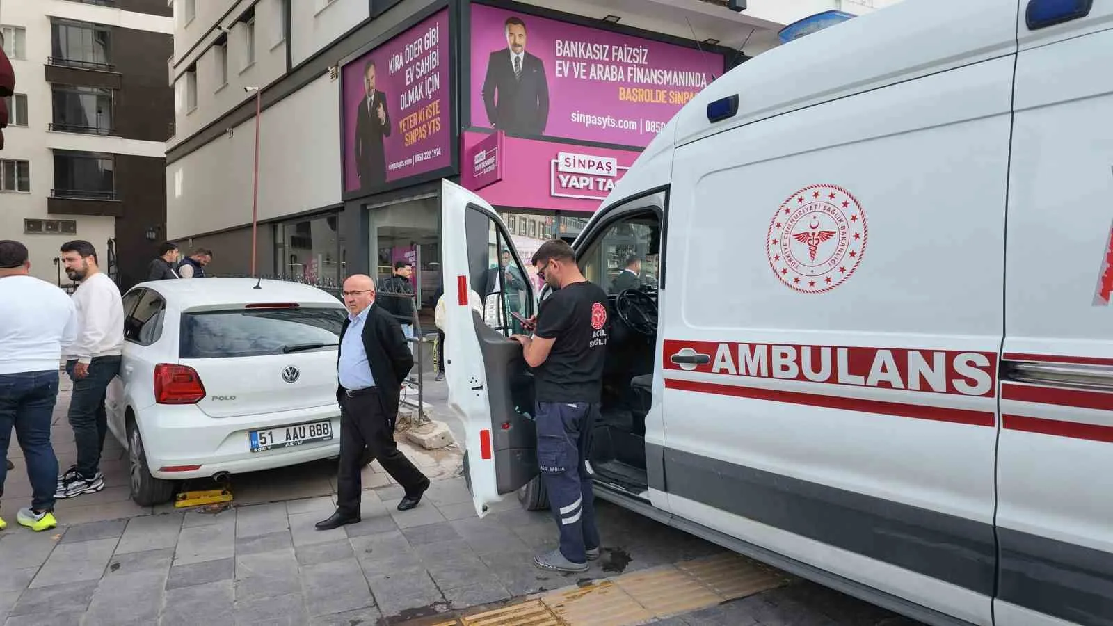 NİĞDE’DE BİR APARTMANIN 6’NCI KATINDAN DÜŞEN 55 YAŞINDAKİ ADAM HAYATINI KAYBETTİ.