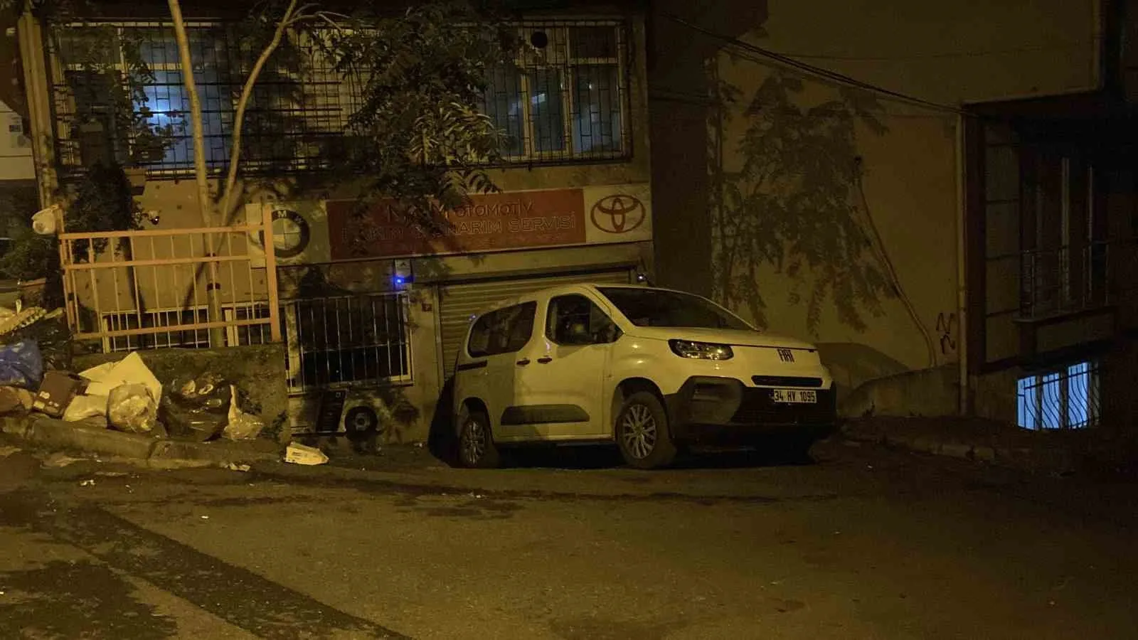 SALDIRININ YAPILDIĞI DÜKKANIN ÖNÜ