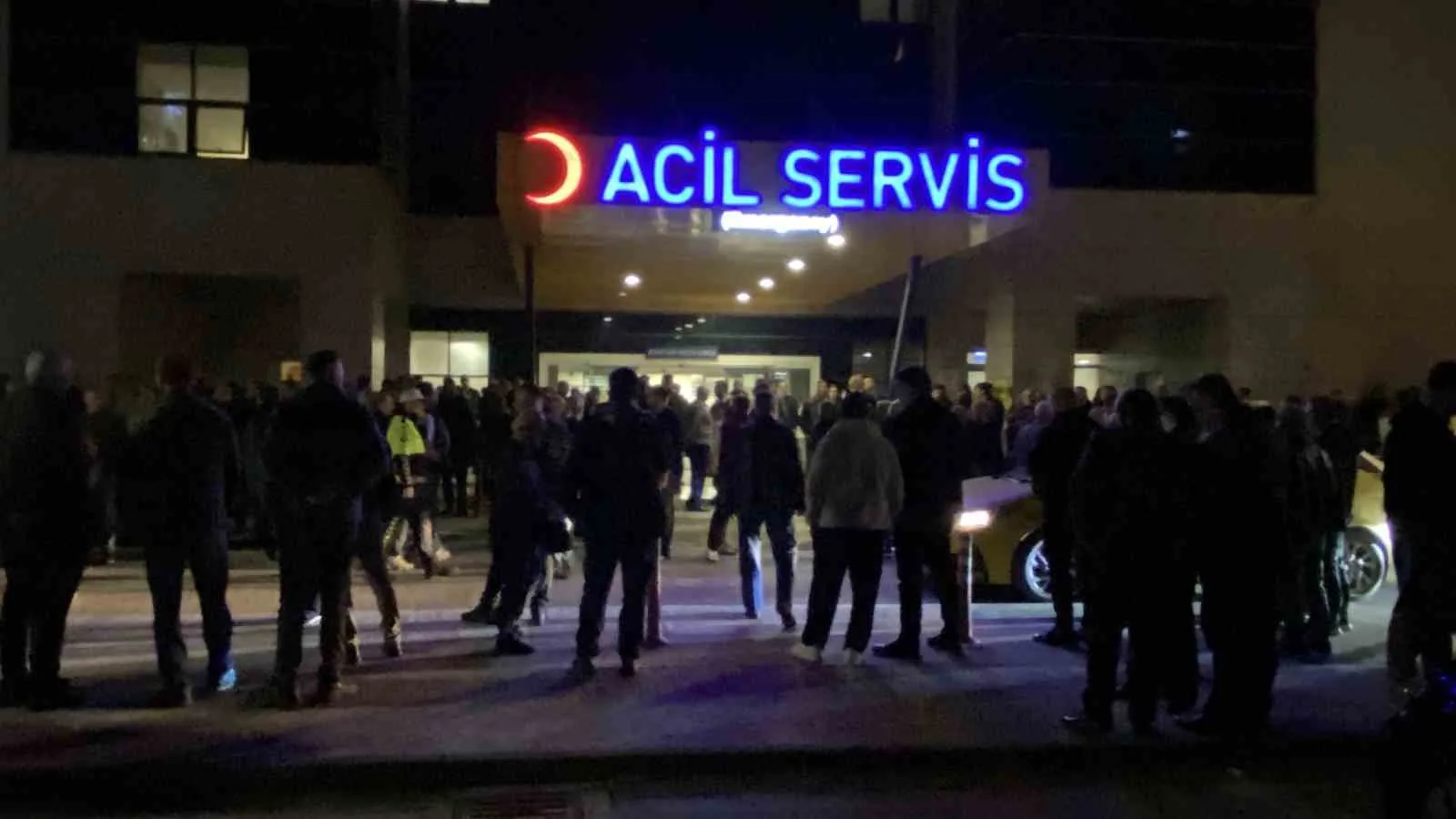 KOCAELİ'NİN GÖLCÜK İLÇESİNDE MHP'Lİ BELEDİYE MECLİS ÜYESİ MURAT SARAL, TARTIŞTIĞI KİŞİNİN TABANCAYLA ATEŞ AÇMASI SONUCU HAYATINI KAYBETTİ.