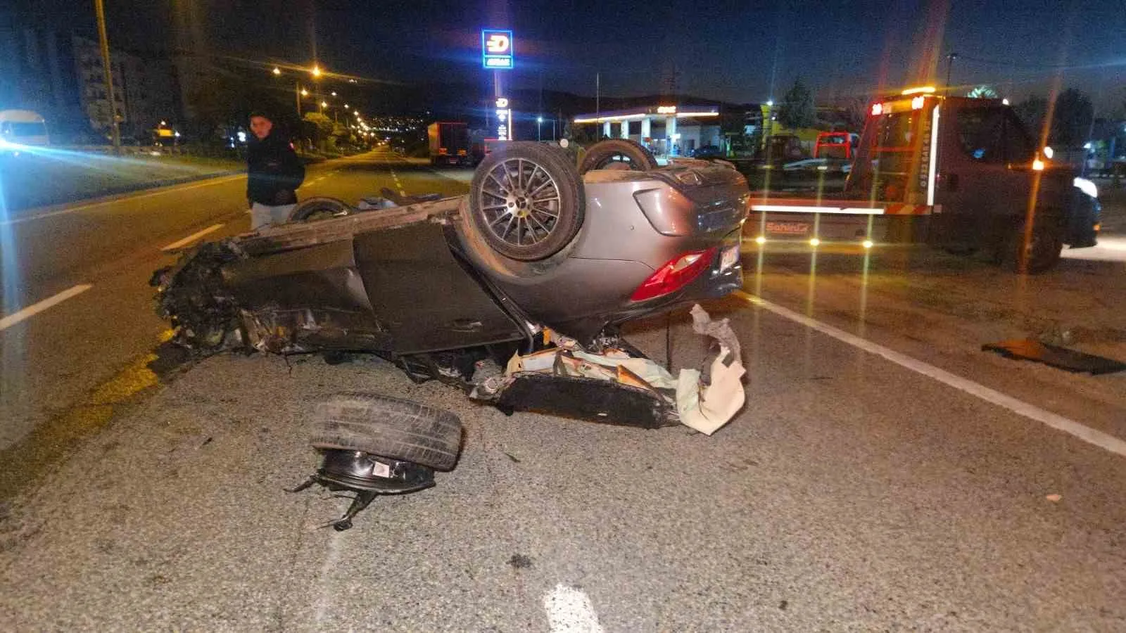 OTOMOBİL KAMYONETE ÇARPTI 250 METRE SAVRULDU TAKLA ATTI, FECİ KAZADA 1’İ AĞIR 3 YARALI