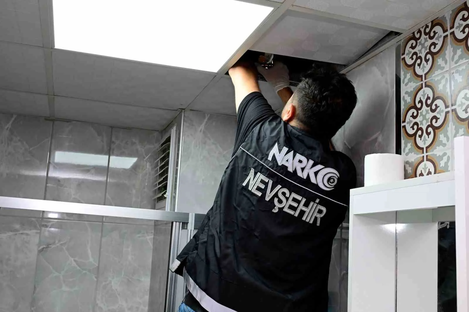 NEVŞEHİR’DE DİJİTAL PLATFORMLAR ÜZERİNDEN UYUŞTURUCU MADDE SATIŞI YAPTIĞI BELİRLENEN ŞÜPHELİLERE YÖNELİK 4 İLDE DÜZENLENEN EŞ ZAMANLI OPERASYON DÜZENLENDİ