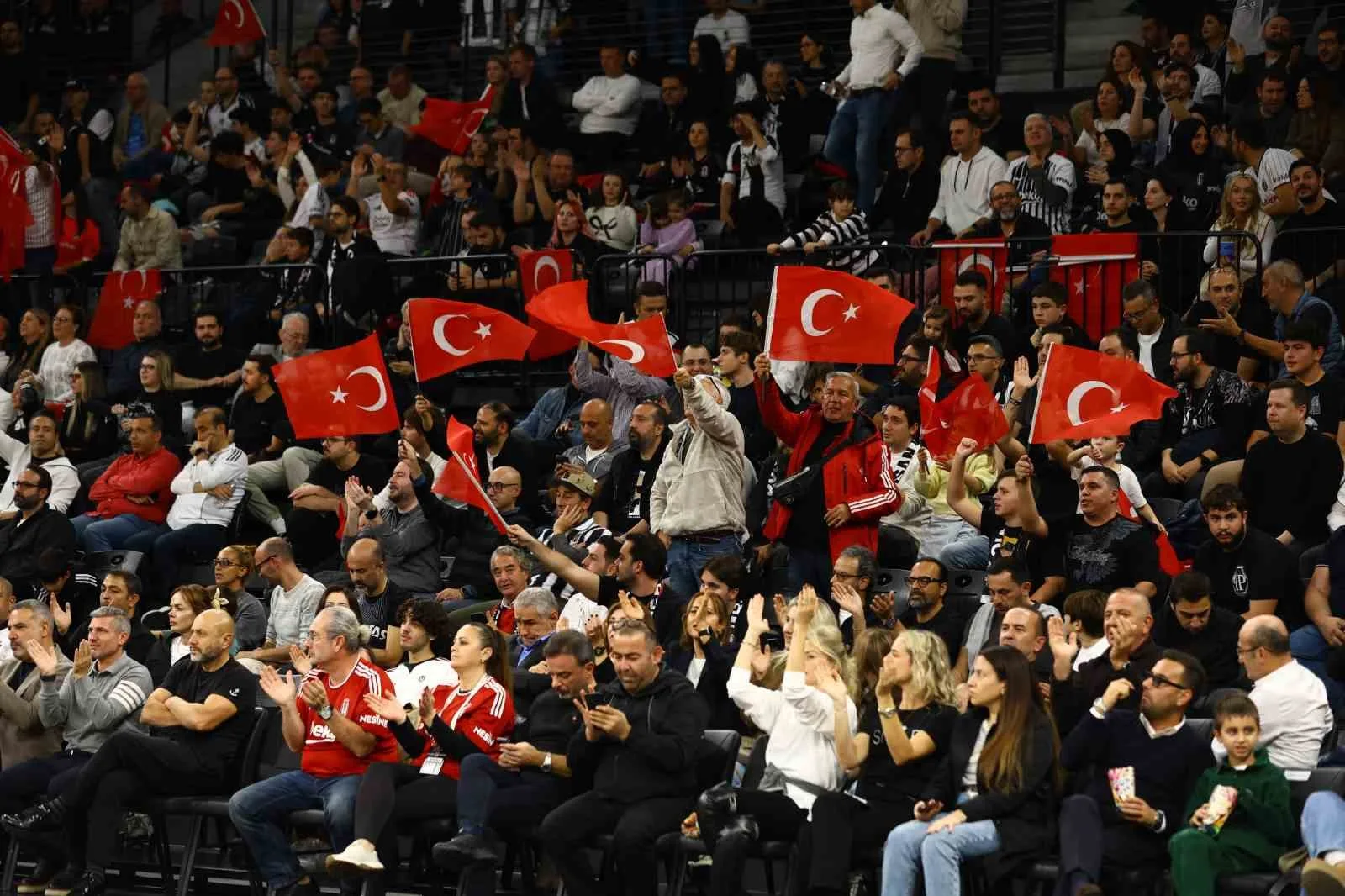 EUROLEAGUE'İN 8. HAFTASINDA BEŞİKTAŞ, SAHASINDA KARŞILAŞTIĞI YUNAN EKİBİ OLYMPİAKOS'A 81-73 MAĞLUP OLDU.