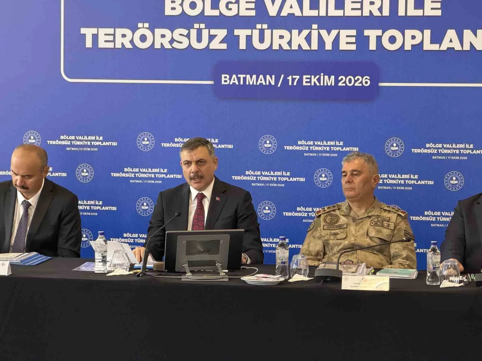 İÇİŞLERİ BAKANI MUSTAFA ÇİFTÇİ, TÜRKİYE PETROLLERİ KRİSTAL PARK’TA BÖLGE VALİLERİYLE BİR ARAYA GELDİ.