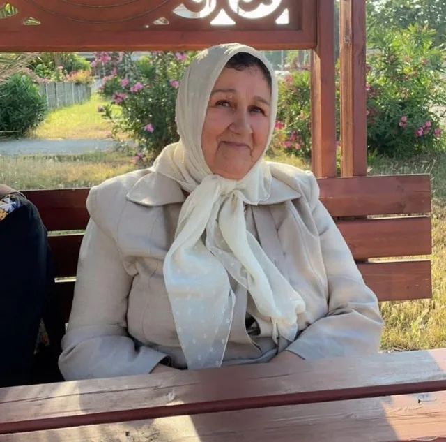 MANİSA'NIN AKHİSAR İLÇESİNDE TUR OTOBÜSÜ İLE ÇEKİCİNİN ÇARPIŞMASI SONUCU 11 KİŞİNİN HAYATINI KAYBETTİ. BURSA'DA 11 EVE ATEŞ DÜŞERKEN, VEFAT EDEN VATANDAŞLARIN CENAZE NAMAZLARININ ÖĞLEN KILINACAĞI ÖĞRENİLDİ. CEMİLE MEMİŞÇİ (71)