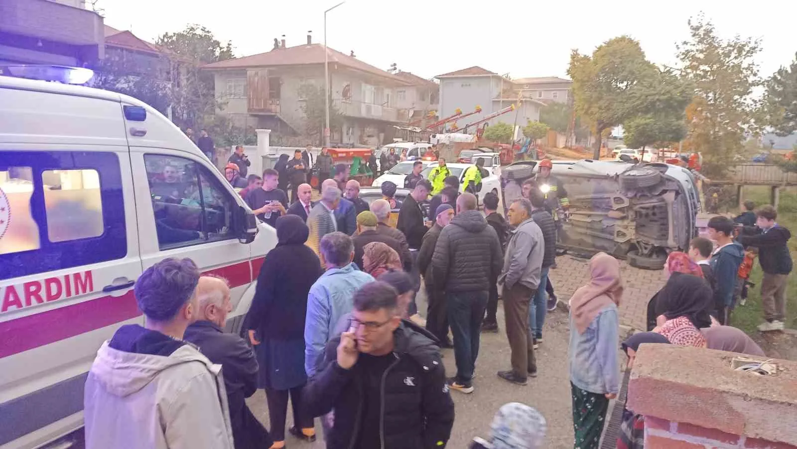 HAVZA'DA İKİ OTOMOBİL ÇARPIŞTI: 4 YARALI