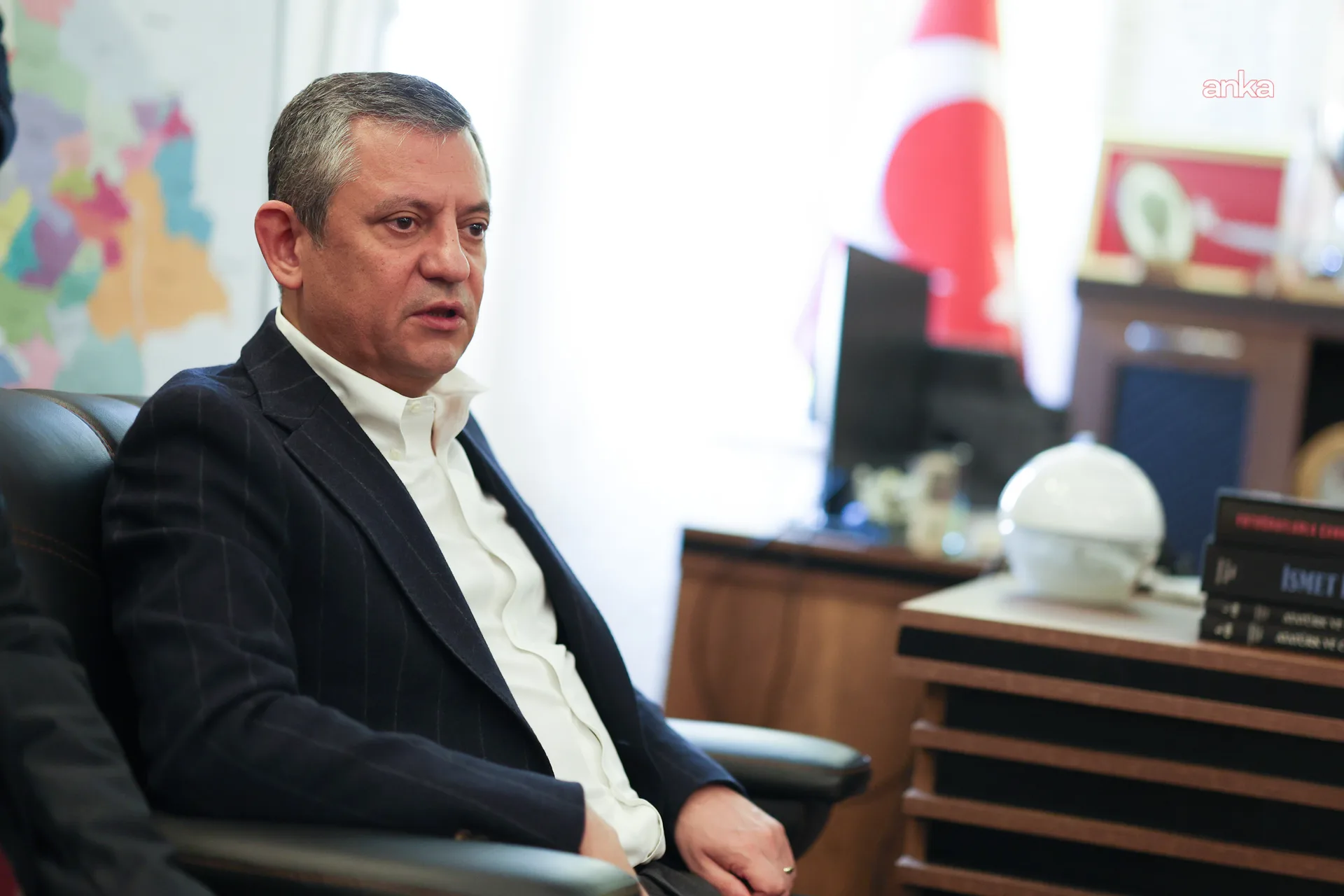 Özgür Özel, gazetecilerle ve aileleriyle görüştü