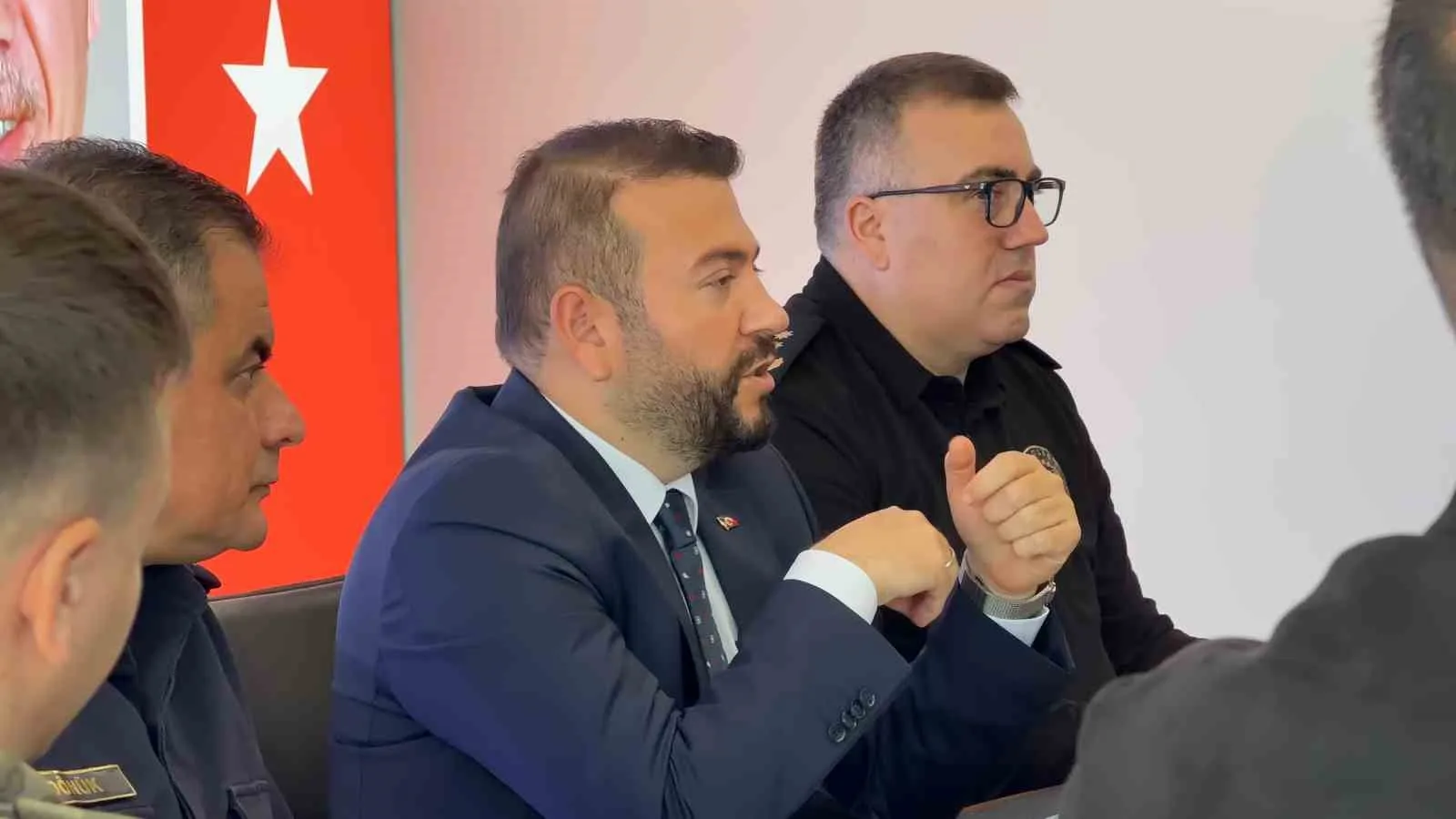 ARNAVUTKÖY BELEDİYE BAŞKANI MUSTAFA CANDAROĞLU BAŞKANLIĞINDA TOPLANAN İLÇE AFET KOORDİNASYON KURULU'NDA, İLGİLİ KAMU KURUM VE KURULUŞLARININ YÖNETİCİLERİ BİR ARAYA GELDİ