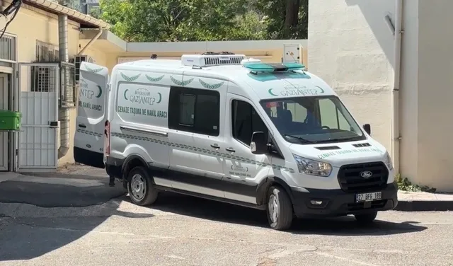 CENAZE, GAZİANTEP ADLİ TIP KURUMUNDA TAMAMLANAN İŞLEMLERİN ARDINDAN NİZİP İLÇESİNDE DEFNEDİLMEK ÜZERE AİLESİNE TESLİM EDİLDİ.