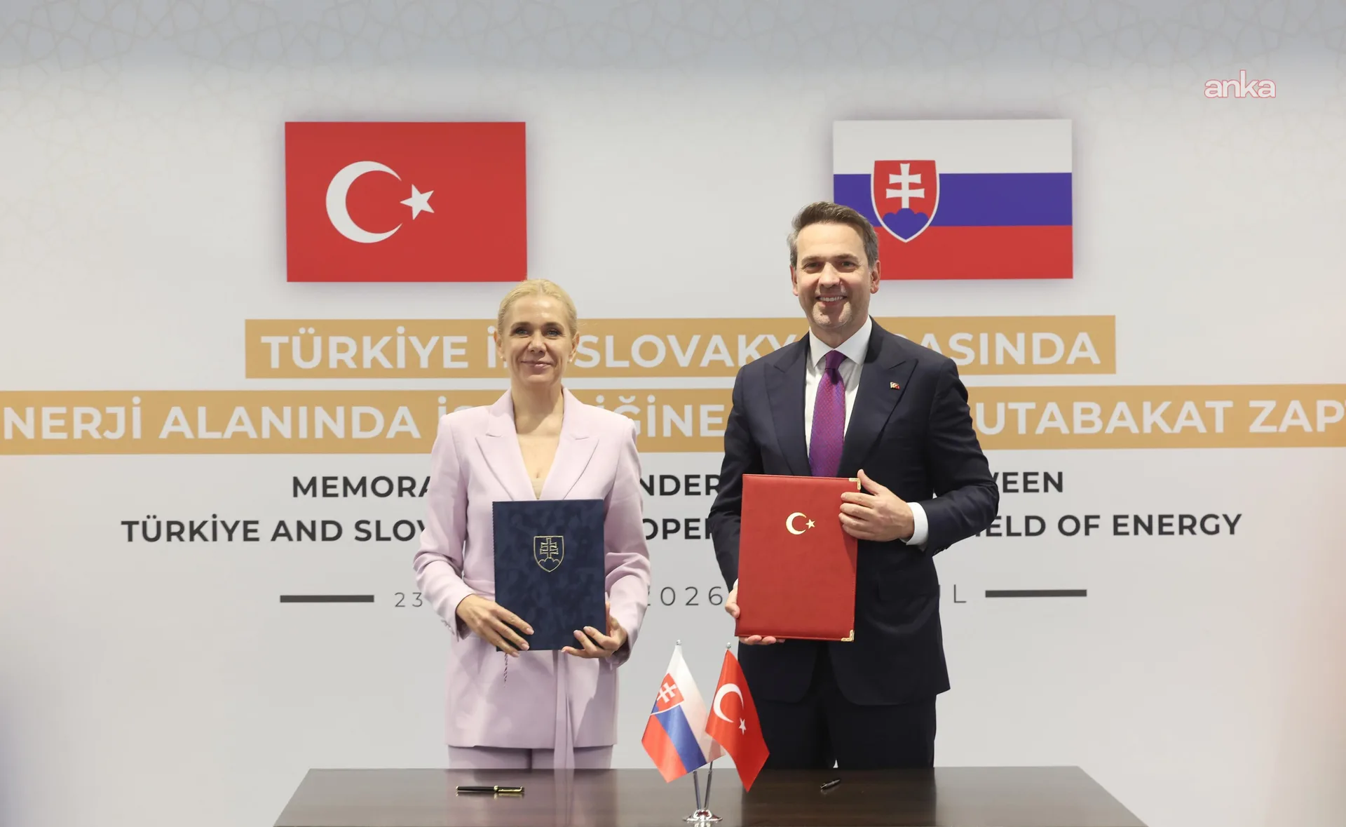 Alparslan Bayraktar ve Denisa Sakova enerji mutabakatı imzaladı