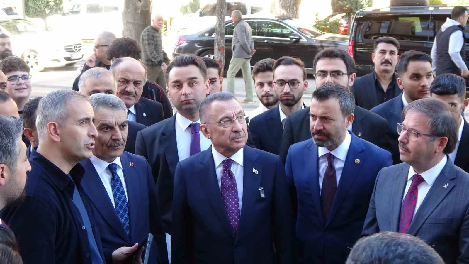 TBMM DIŞİŞLERİ KOMİSYONU BAŞKANI VE ANKARA MİLLETVEKİLİ FUAT OKTAY, BİR DİZİ ZİYARETLERDE BULUNMAK ÜZERE YOZGAT'A GELDİ.