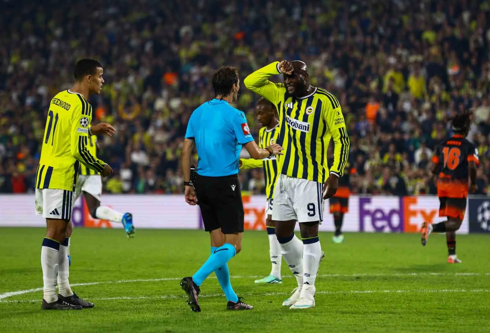 UEFA ŞAMPİYONLAR LİGİ’NİN 3. HAFTASINDA FENERBAHÇE, EVİNDE KARŞILAŞTIĞI ÇEKYA TEMSİLCİSİ SLAVİA PRAG İLE 2-2 BERABERE KALDI.