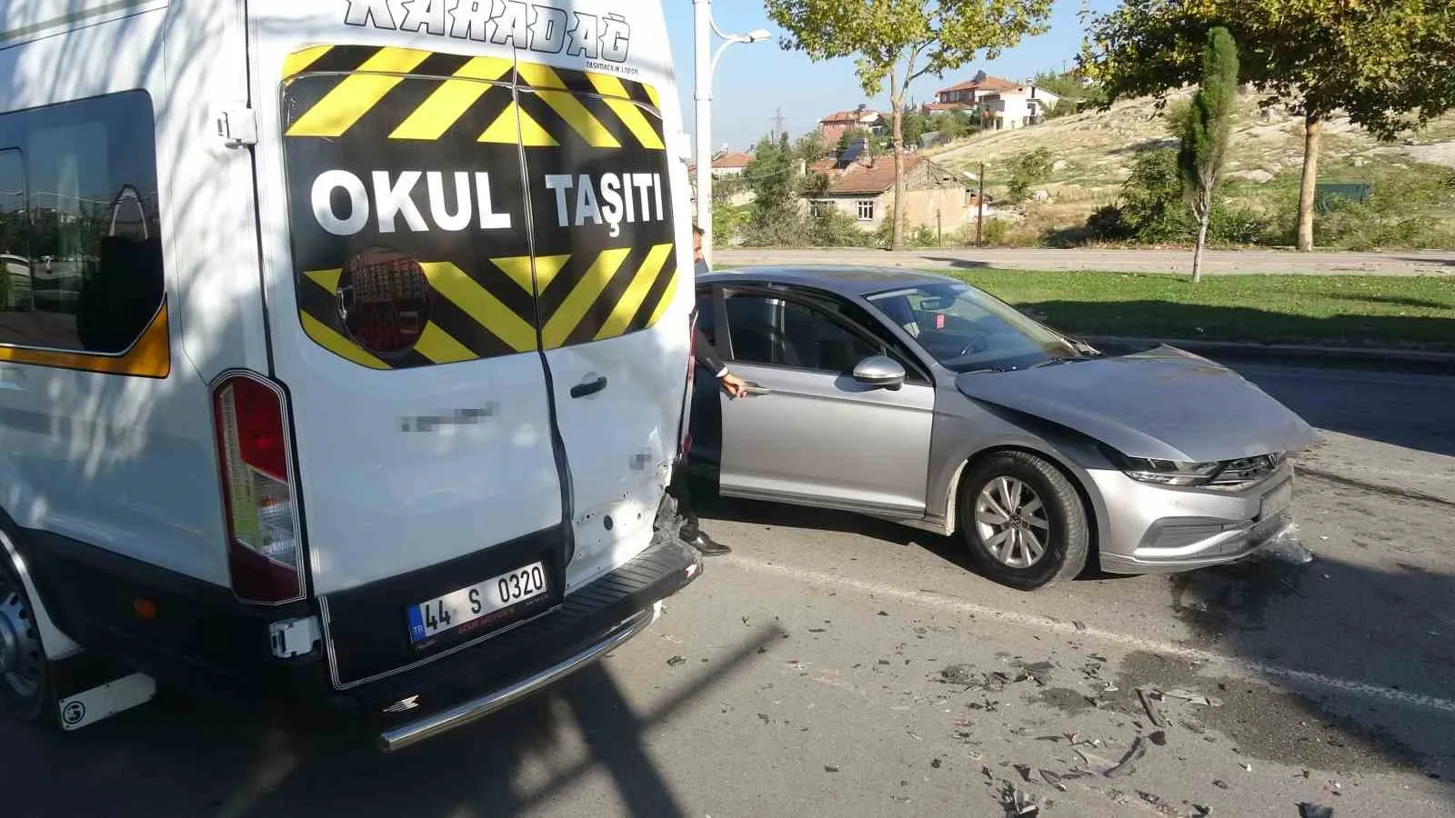 MALATYA'DA 6 ARACIN KARIŞTIĞI ZİNCİRLEME TRAFİK KAZASINDA 3 KİŞİ YARALANDI.