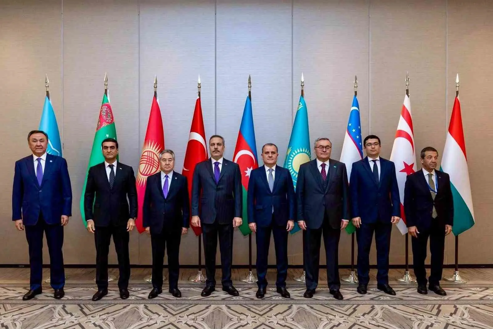 KKTC DIŞİŞLERİ BAKANI TAHSİN ERTUĞRULOĞLU, BİRLEŞMİŞ MİLLETLER (BM) 81. GENEL KURUL ÇALIŞMALARI KAPSAMINDA NEW YORK’TA DÜZENLENEN TÜRK DEVLETLERİ TEŞKİLATI (TDT) GAYRİRESMİ DIŞİŞLERİ BAKANLARI KONSEYİ TOPLANTISI’NDA KONUŞTU.
