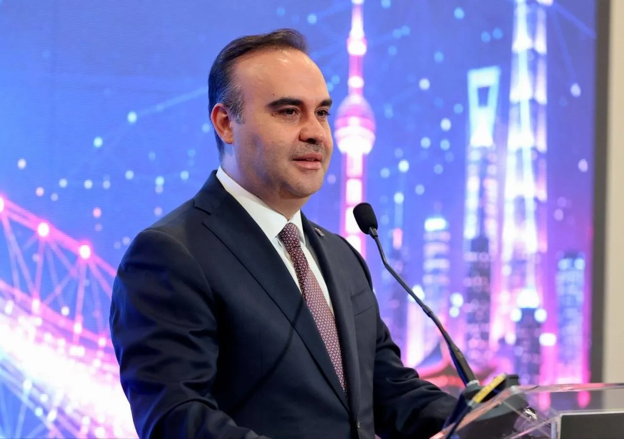 SANAYİ VE TEKNOLOJİ BAKANI MEHME FATİH KACIR, "PROJE BAZLI DESTEKLENEN, TÜRKİYE YÜZYILI KALKINMA HAMLESİ PROGRAMI KAPSAMINDA TEŞVİK BELGESİ OLAN YATIRIMCILARIMIZ İLE STRATEJİK YATIRIM BELGESİ ALMIŞ YATIRIMCILARIMIZ İÇİN DOĞRUDAN ÖNCELİKLİ FİNANSMAN BELGESİ DÜZENLENECEK" DEDİ.