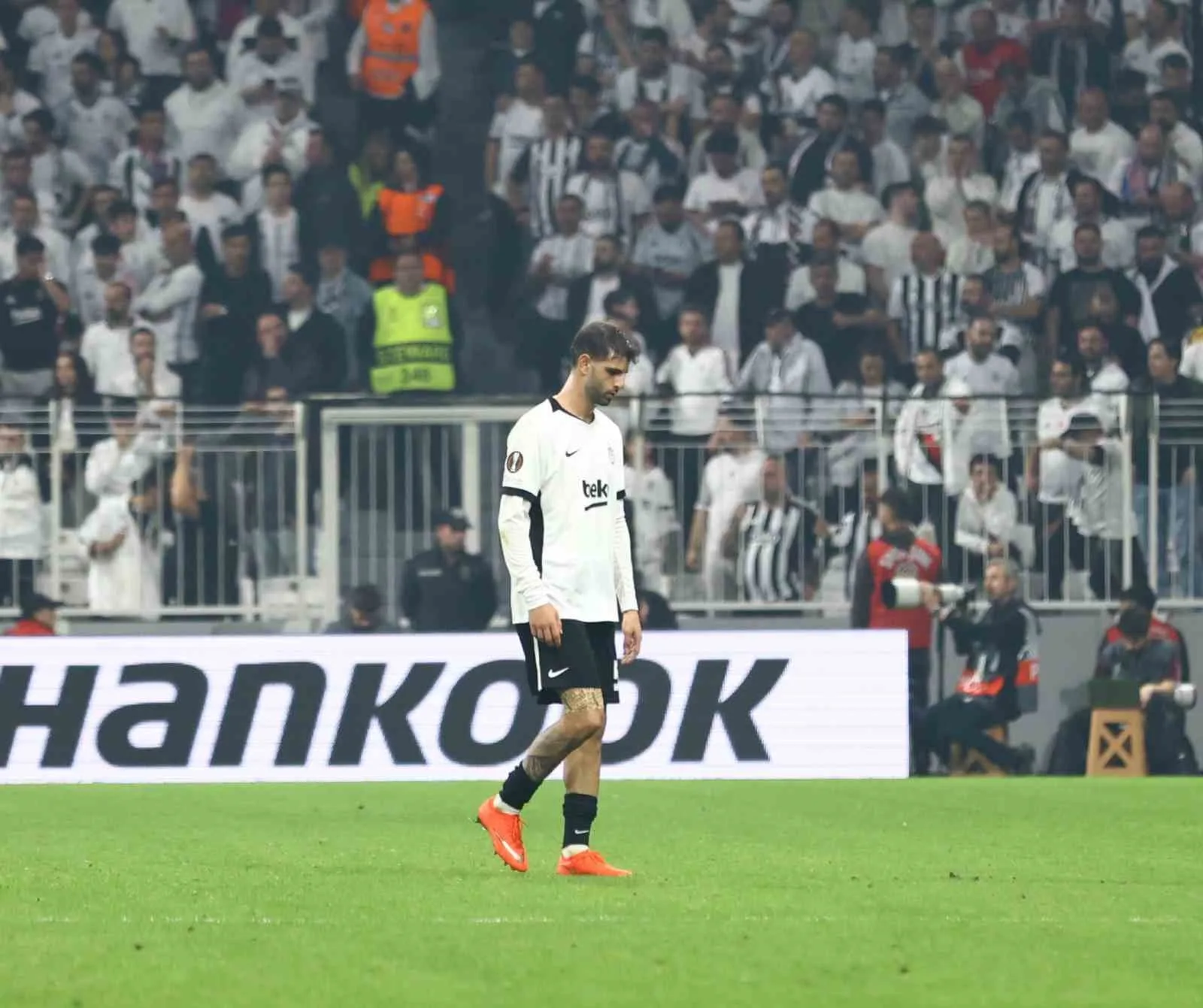 BEŞİKTAŞ, UEFA AVRUPA LİGİ’NİN 3, HAFTASINDA SAHASINDA İNGİLİZ EKİBİ CRYSTAL PALACE İLE 2-2 BERABERE KALDI.