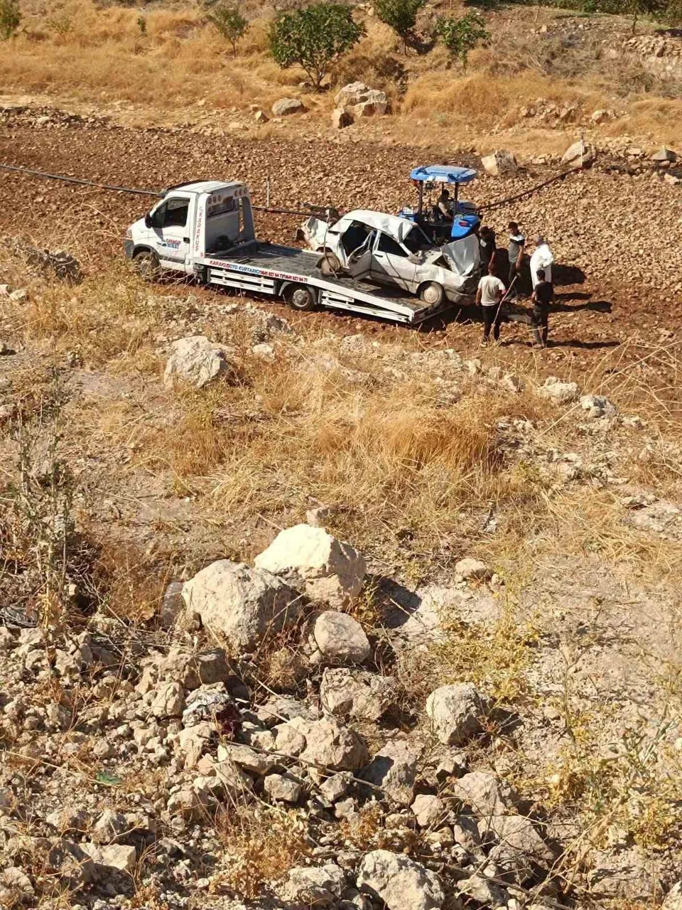 ŞARAMPOLE YUVARLANAN OTOMOBİLDEKİ BEBEK ÖLDÜ, 6 KİŞİ İSE YARALANDI