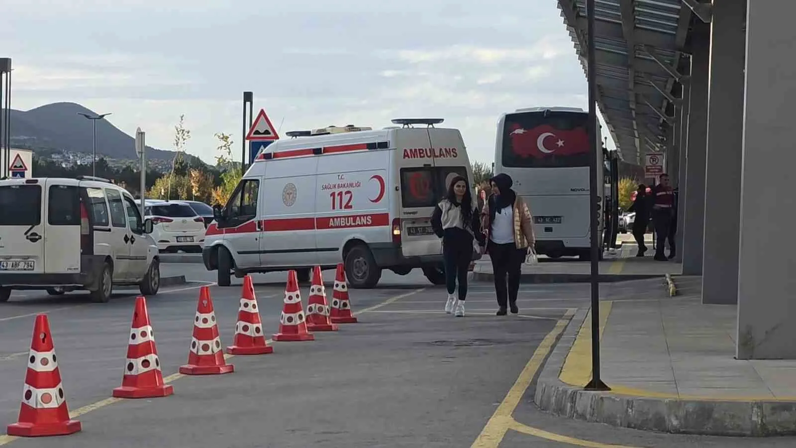 KÜTAHYA'DA 19 ÖĞRENCİ ZEHİRLENME ŞÜPHESİYLE HASTANEYE BAŞVURDU