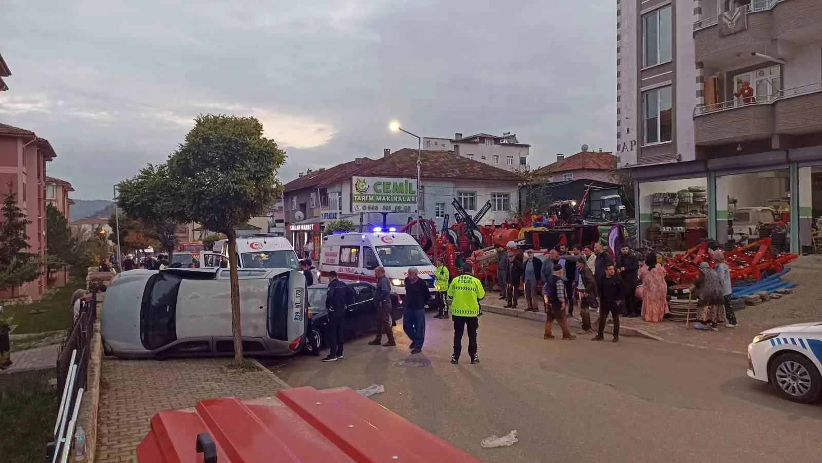 HAVZA'DA İKİ OTOMOBİL ÇARPIŞTI: 4 YARALI